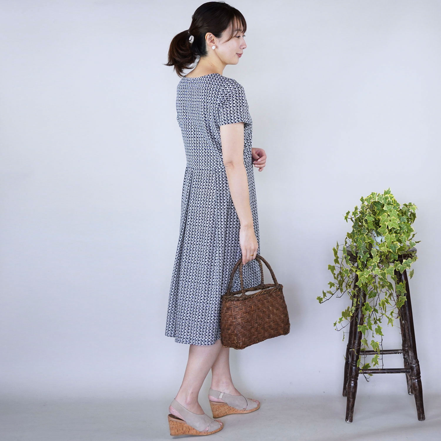 40 割引ワンピなど最旬ア Xs Ll受注制作 アーミッシュ風シンプルワンピース ネイビーホワイトの千鳥柄 やや薄手 布ワンピース ファッション Solcaloja Med Ec