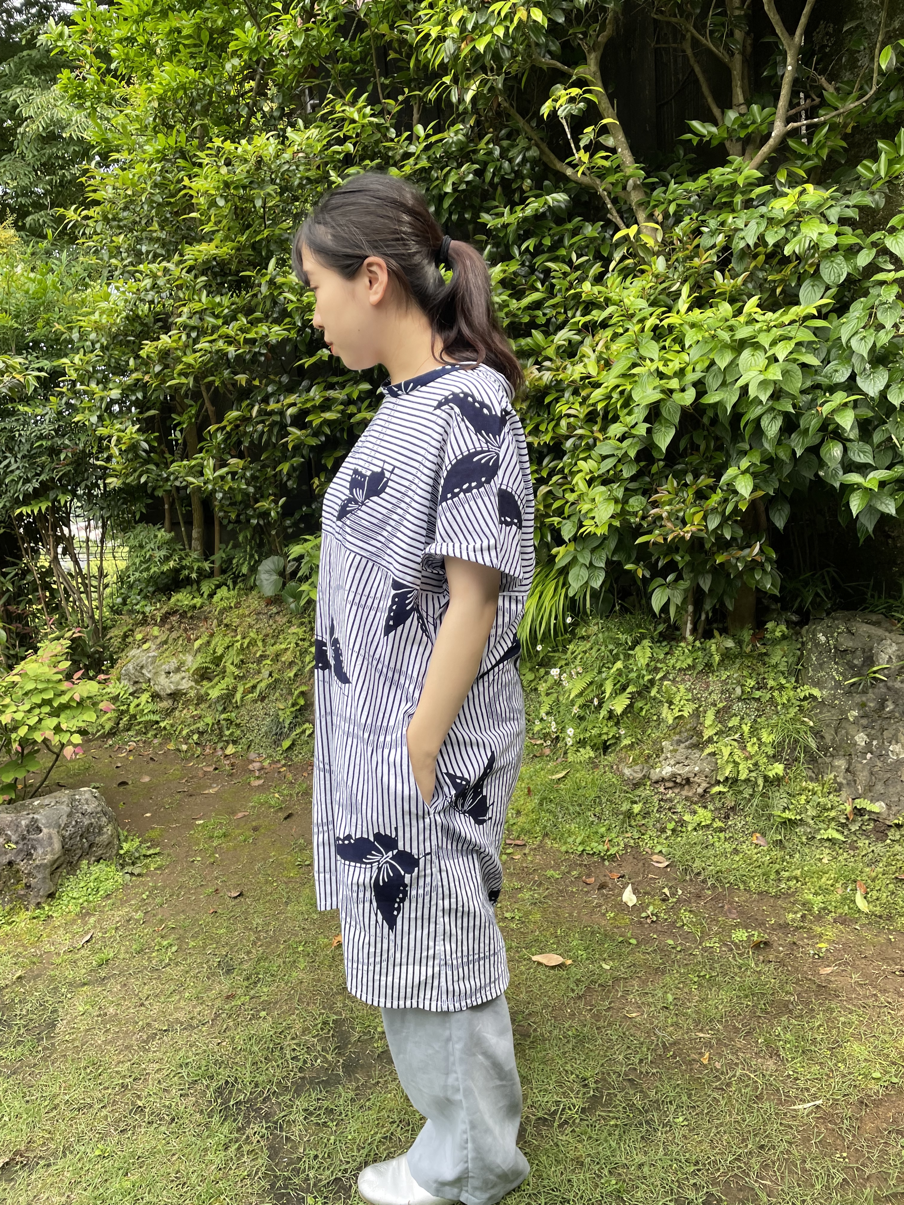 白地に紺の蝶 浴衣リメイクワンピース Iichi ハンドメイド クラフト作品 手仕事品の通販