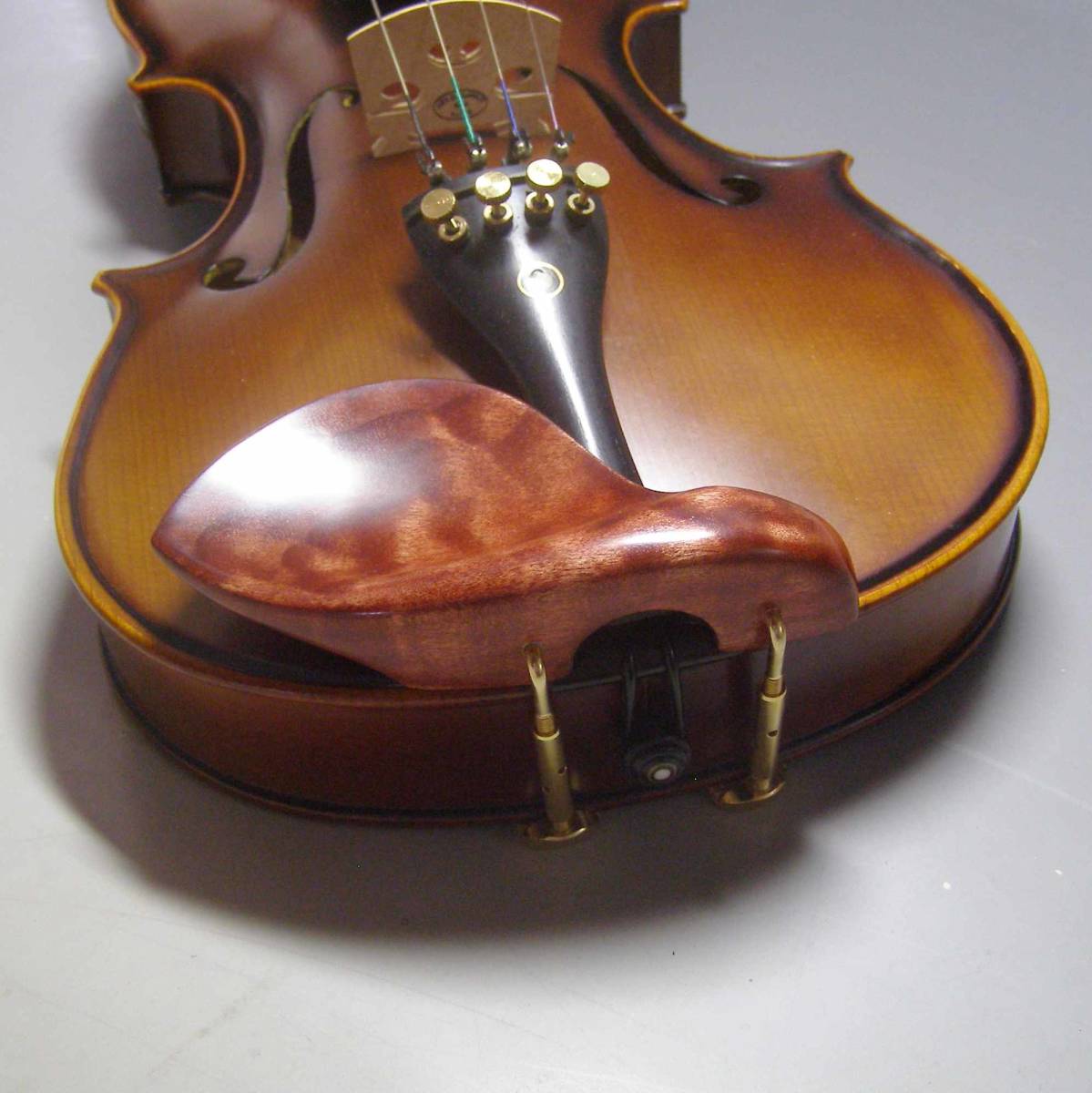 楓斑杢 バイオリン顎当て バーバー型 - 弦楽器