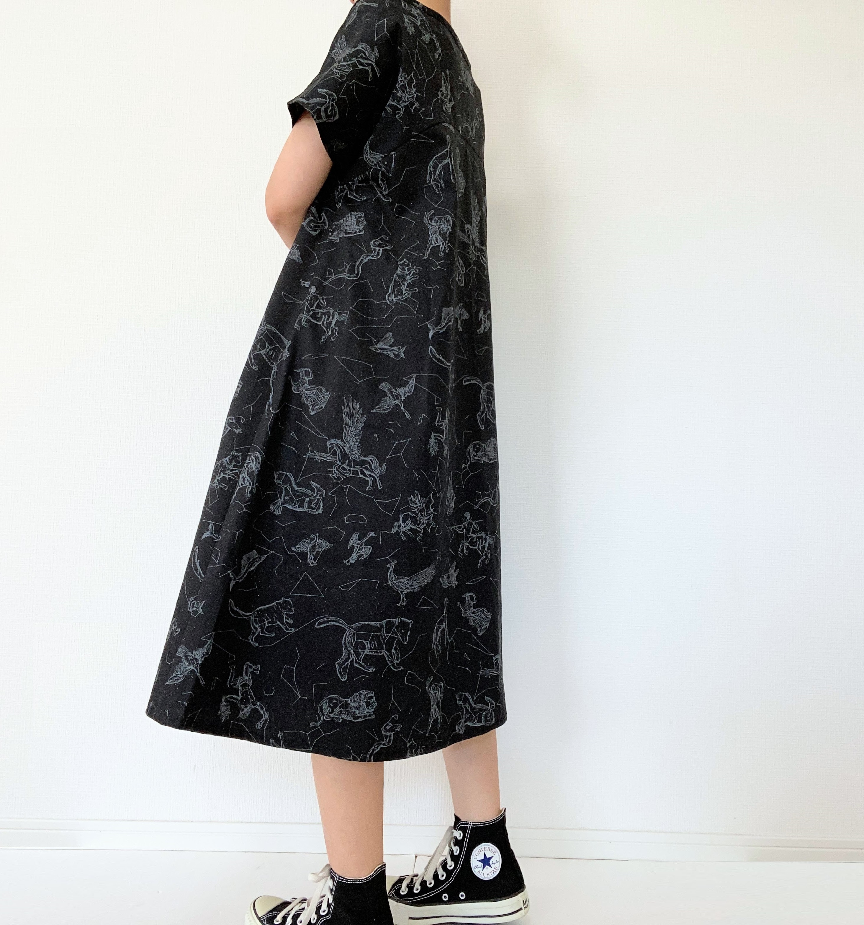 星座柄 半袖ワンピース シンプルフレア コットン100 ギリシャ神話 ブラック Iichi ハンドメイド クラフト作品 手仕事品の通販