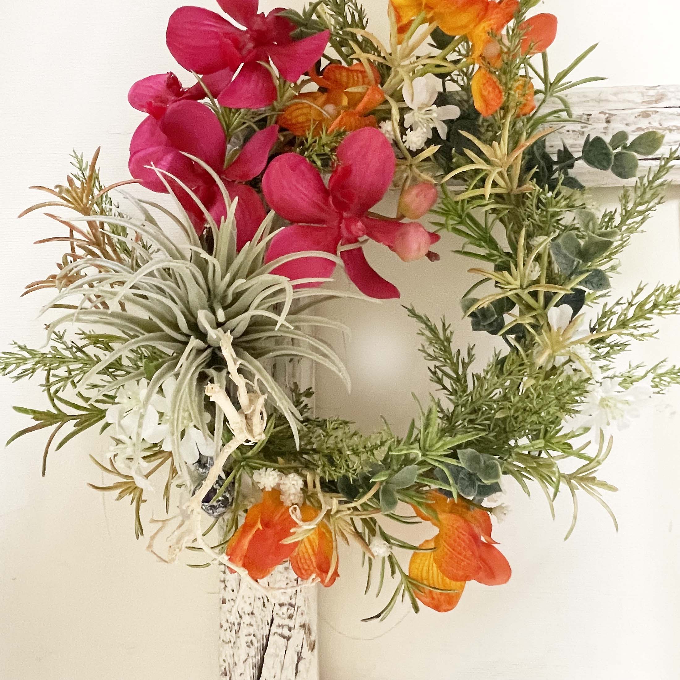 モカラとオンシジウムのモダンな夏色リース Suwt 21 ドアリース Iichi ハンドメイド クラフト作品 手仕事品の通販