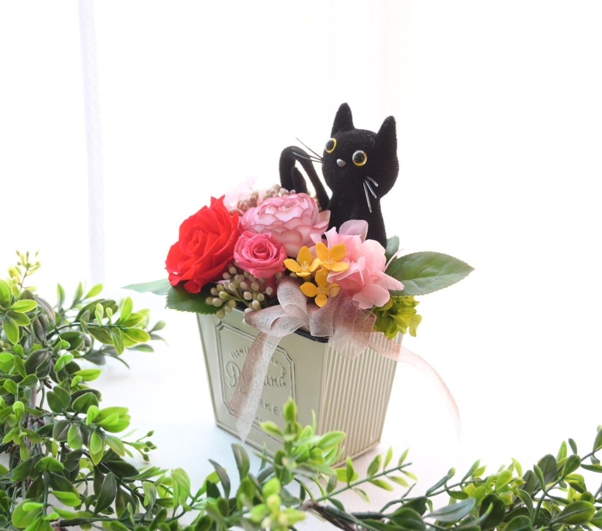 花と猫 No 4 レッド系 プリザーブドフラワー 誕生日 母の日 猫 置物 花 お供え 猫好き プレゼント Iichi ハンドメイド クラフト作品 手仕事品の通販