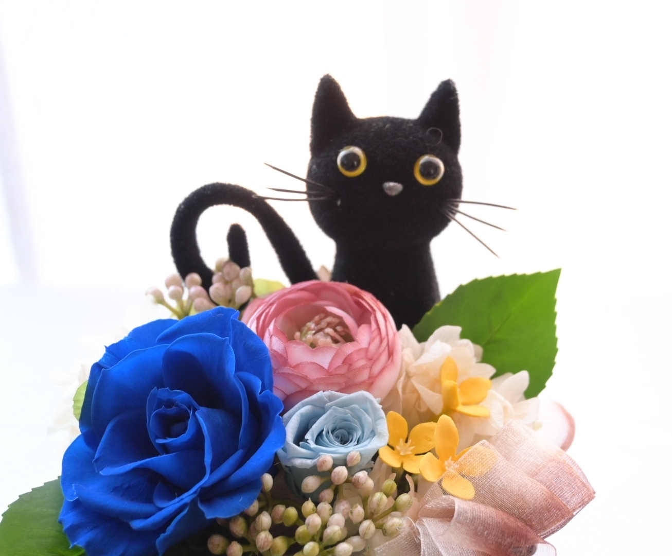 花と猫 No 4 ブルー系 プリザーブドフラワー 誕生日 母の日 猫 置物 花 お供え 猫好き プレゼント Iichi ハンドメイド クラフト作品 手仕事品の通販