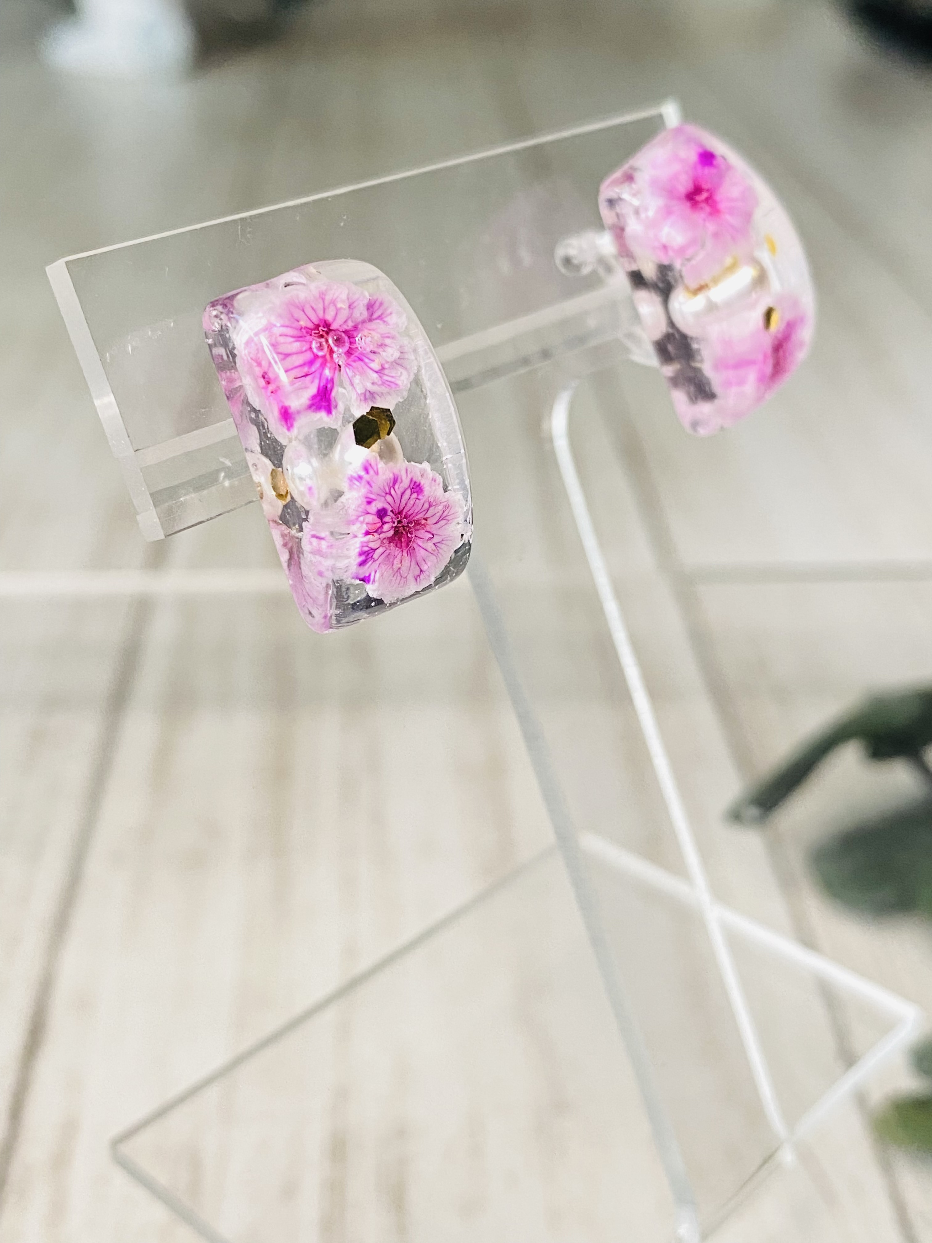 ノンホールピアス ｕｖレジン 花 長方形 ベビーピンク Iichi ハンドメイド クラフト作品 手仕事品の通販