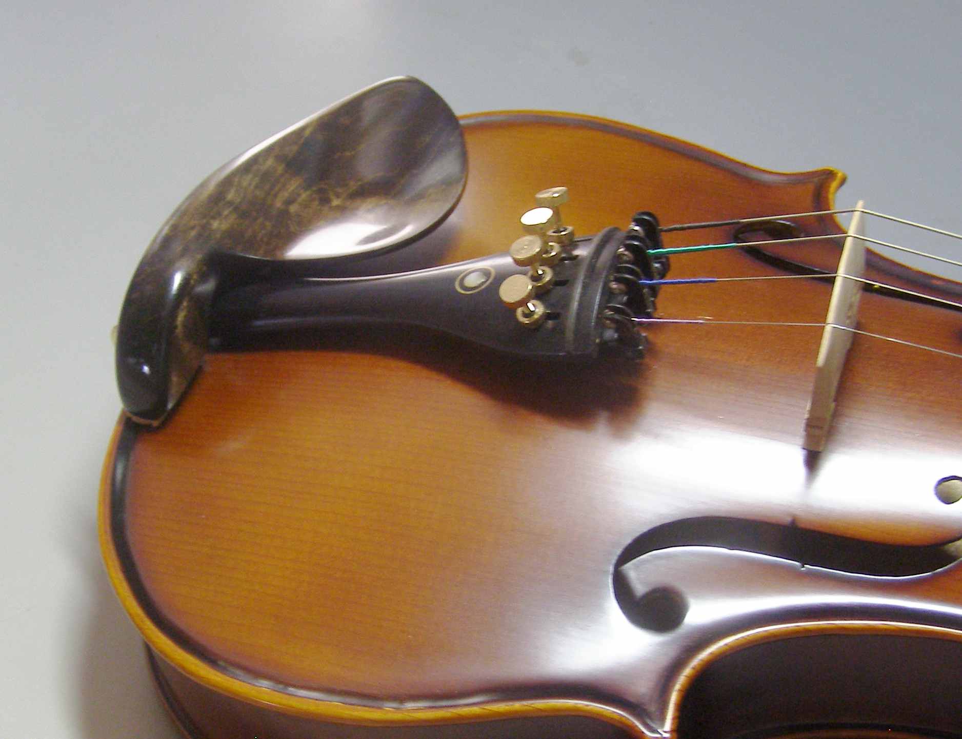 バイオリン顎当て かえでハードメイプル 縮み斑杢 スドラド型-