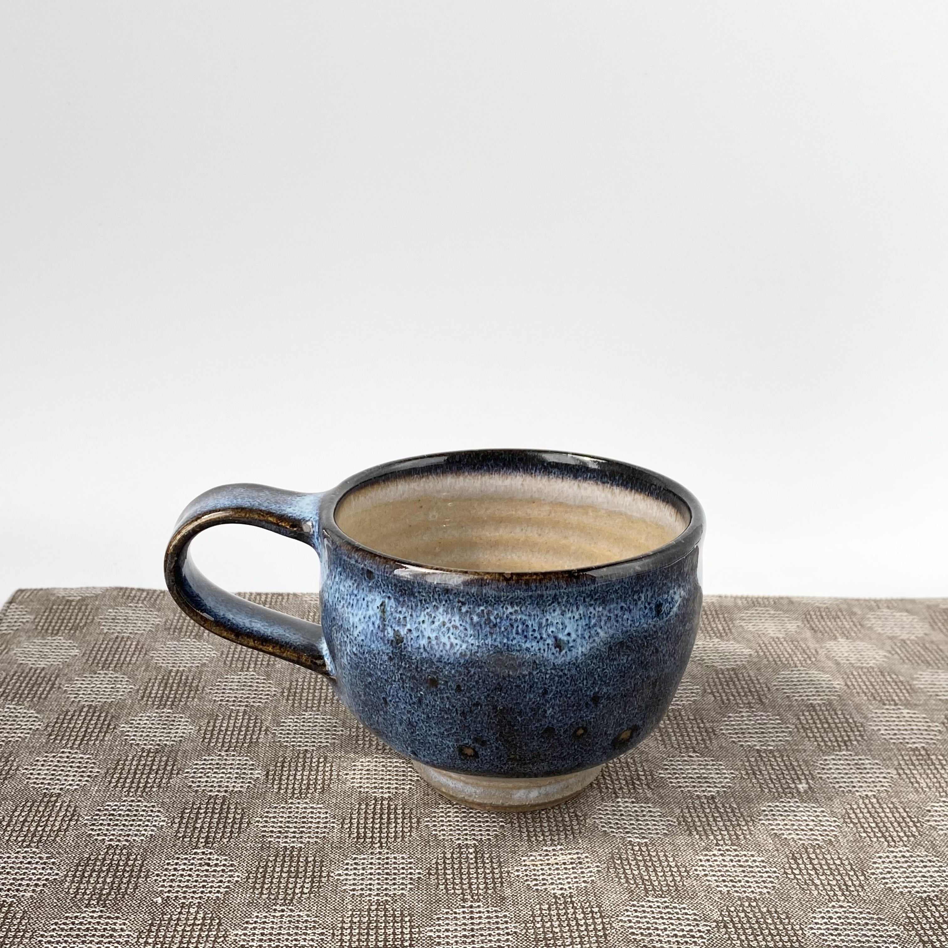 ブルーがきれいなコーヒーカップソーサ― 珈琲碗皿 紅茶碗 カフェ 手仕事 民藝 窯元【和陶器 ブルー ベージュ】 