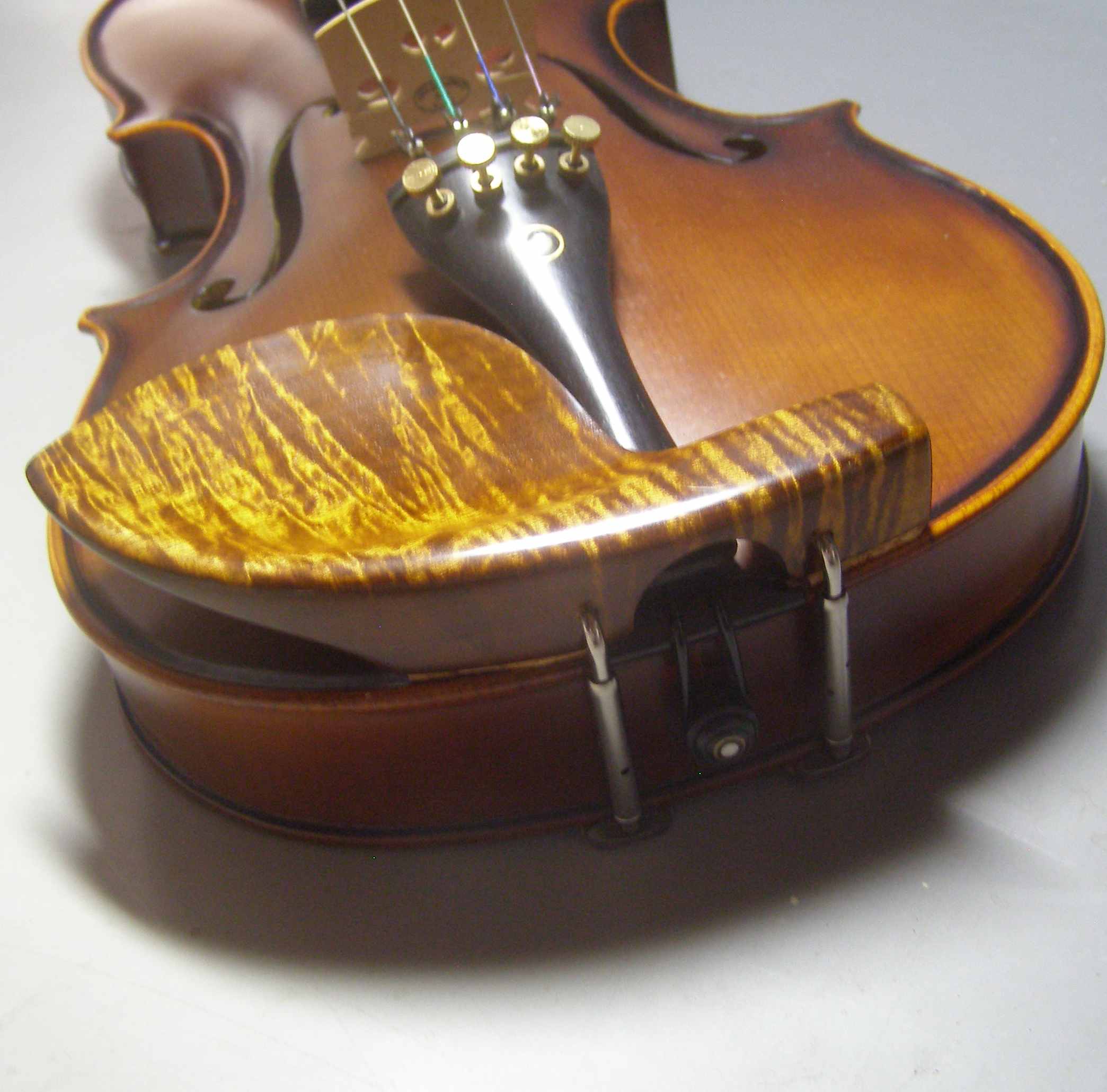 ピンクアイボリー バイオリン顎当て ガルネリ型 - 楽器/器材