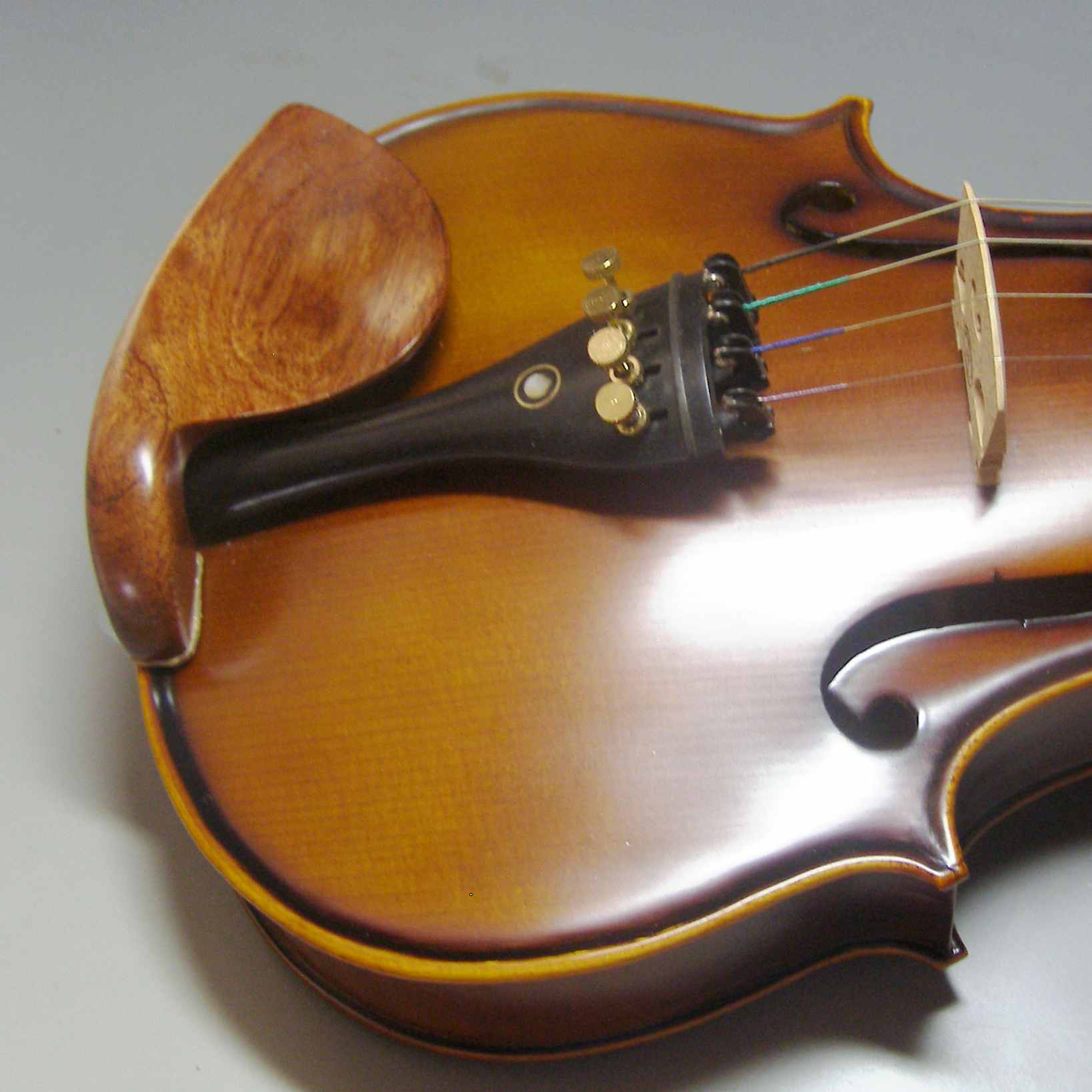黒檀造りバイオリン顎当て ドレスデン型-