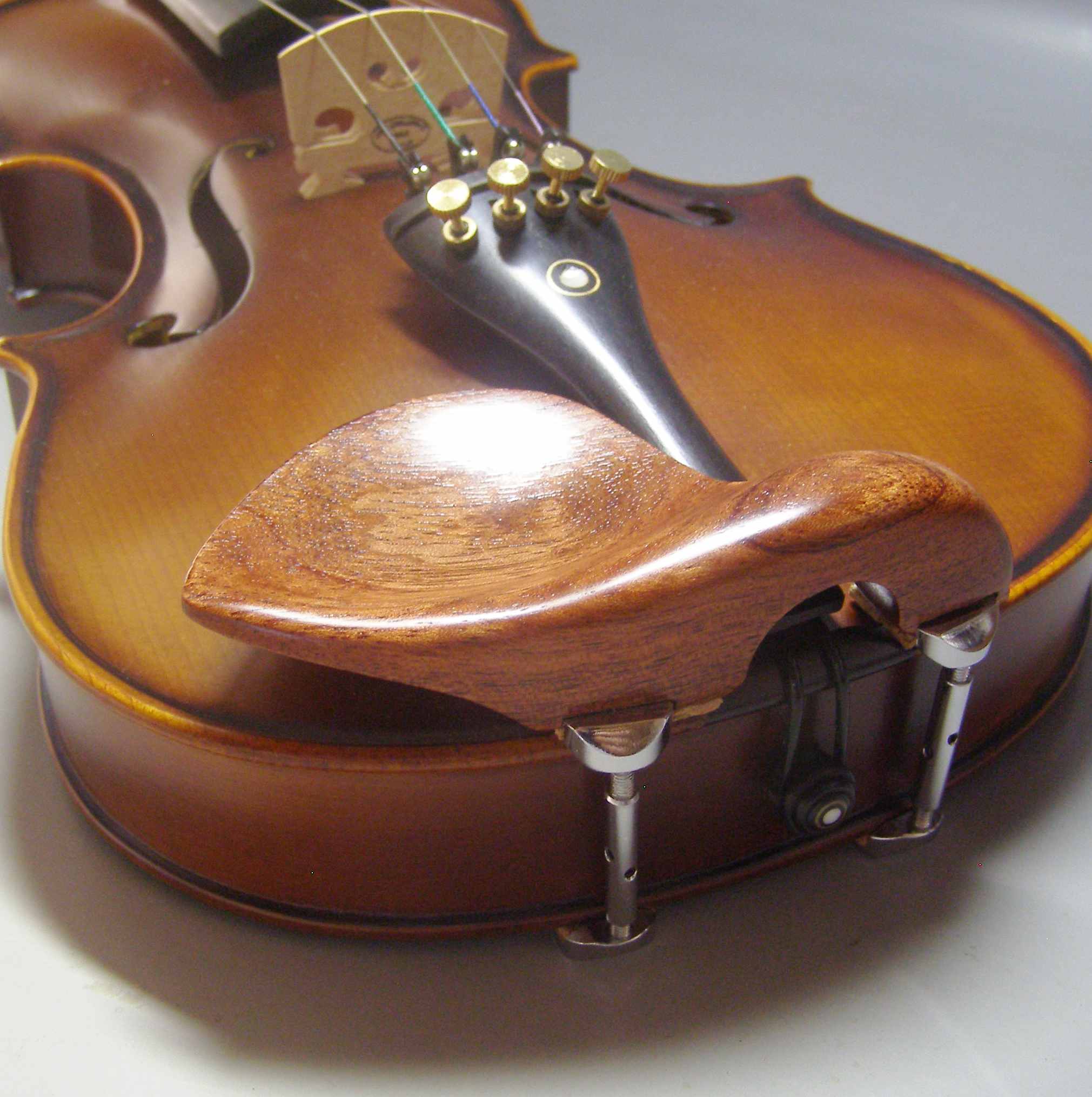 バイオリン 顎当てシタンローズ スドラド型 器材 | discovermediaworks.com