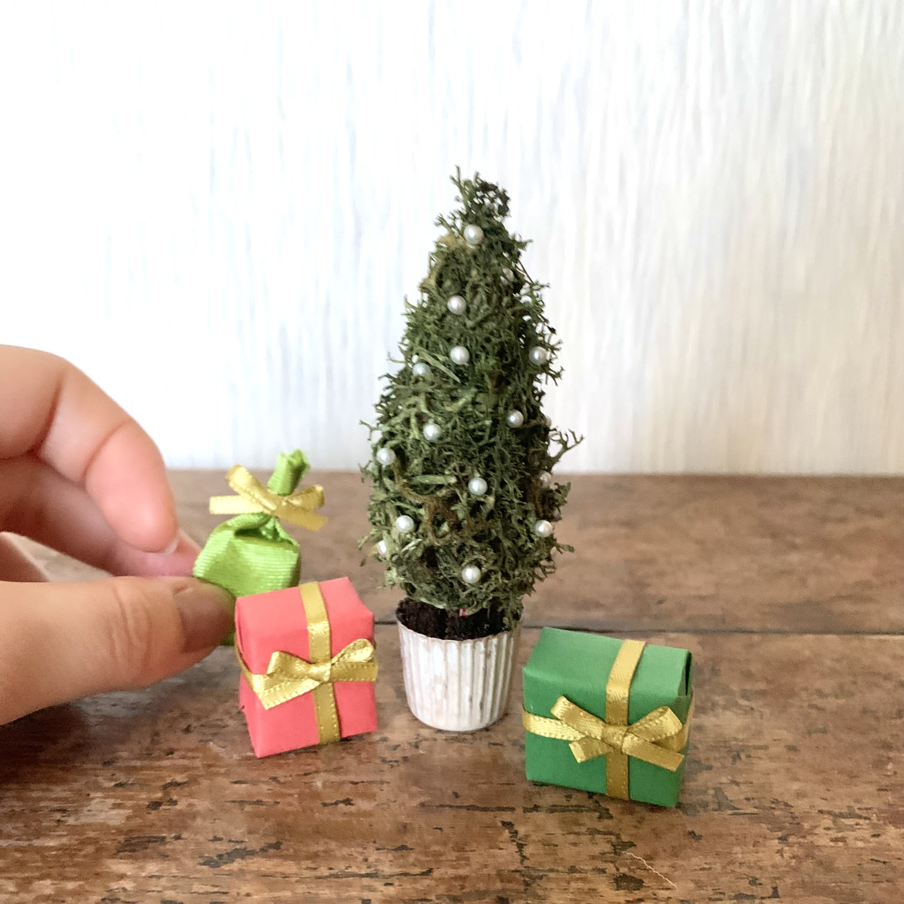クリスマスツリーとプレゼントのセット ミニチュア Iichi ハンドメイド クラフト作品 手仕事品の通販
