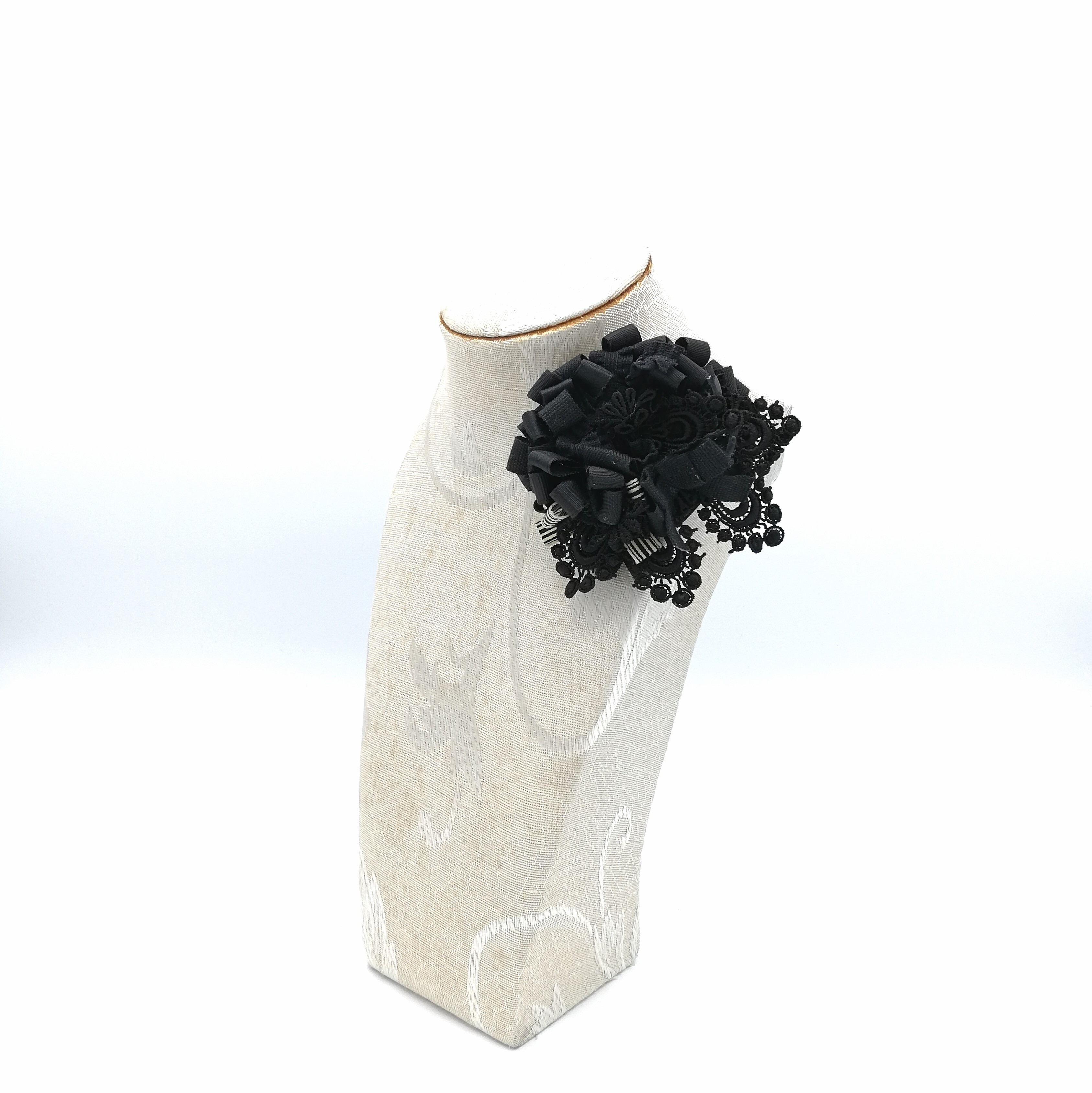 レース ブローチ リボン ブラック 黒 クラシカル 大人可愛い おしゃれ ゴスロリ お洒落な大人のガーリーアクセ Iichi ハンドメイド クラフト作品 手仕事品の通販