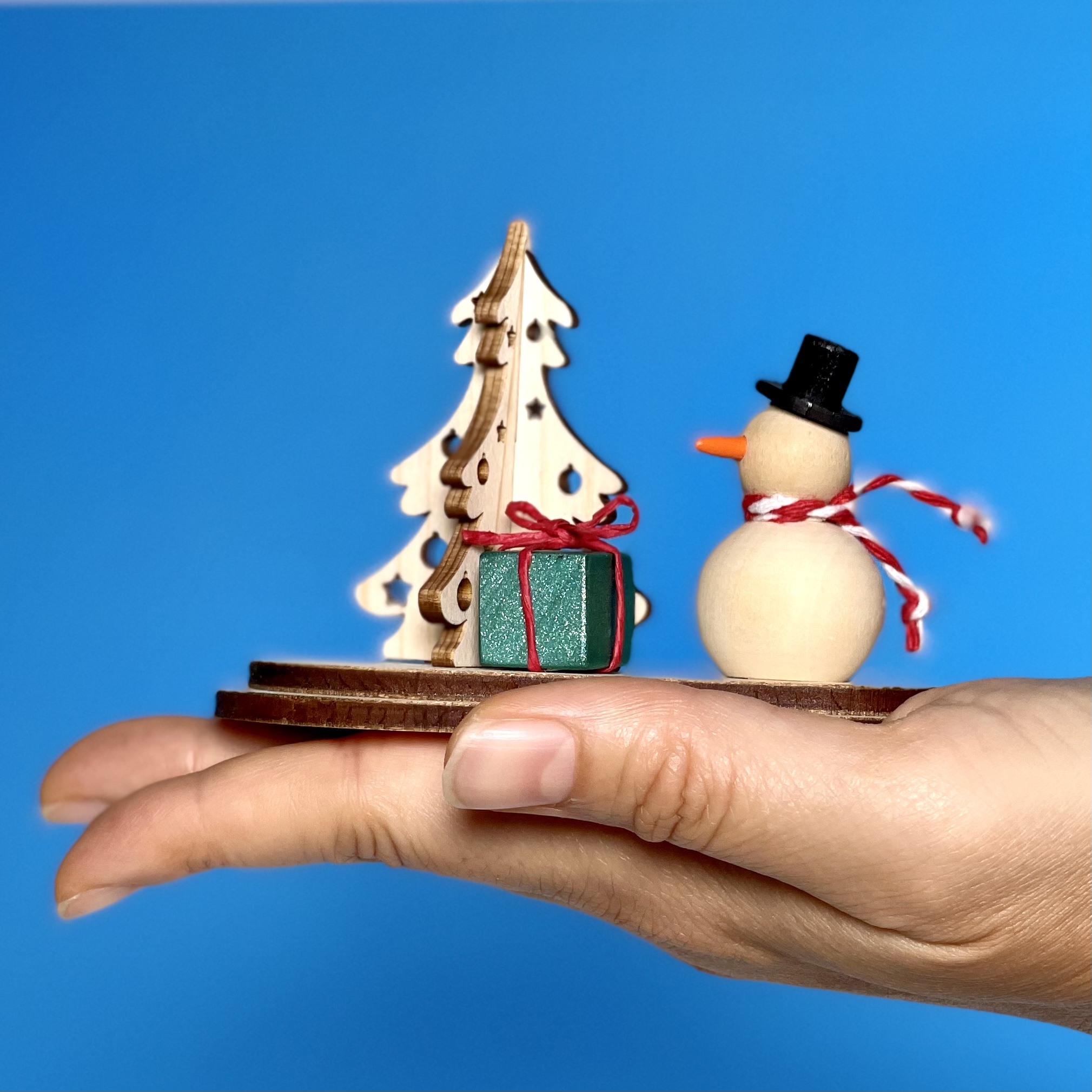 new》木製☆雪だるまの贈り物 クリスマス飾り オブジェ | iichi ハンドメイド・クラフト作品・手仕事品の通販