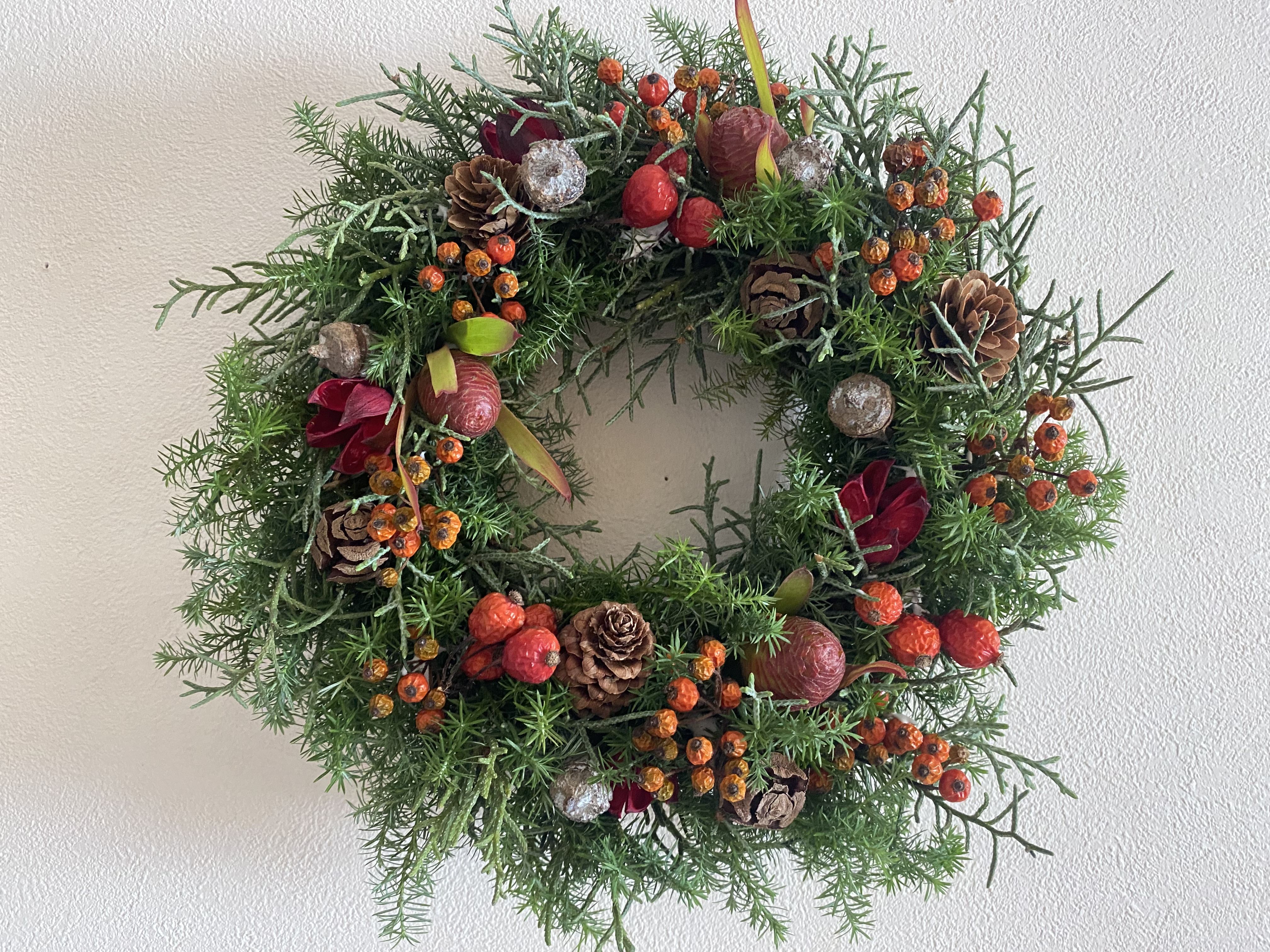 赤い実のクリスマスリース Iichi ハンドメイド クラフト作品 手仕事品の通販