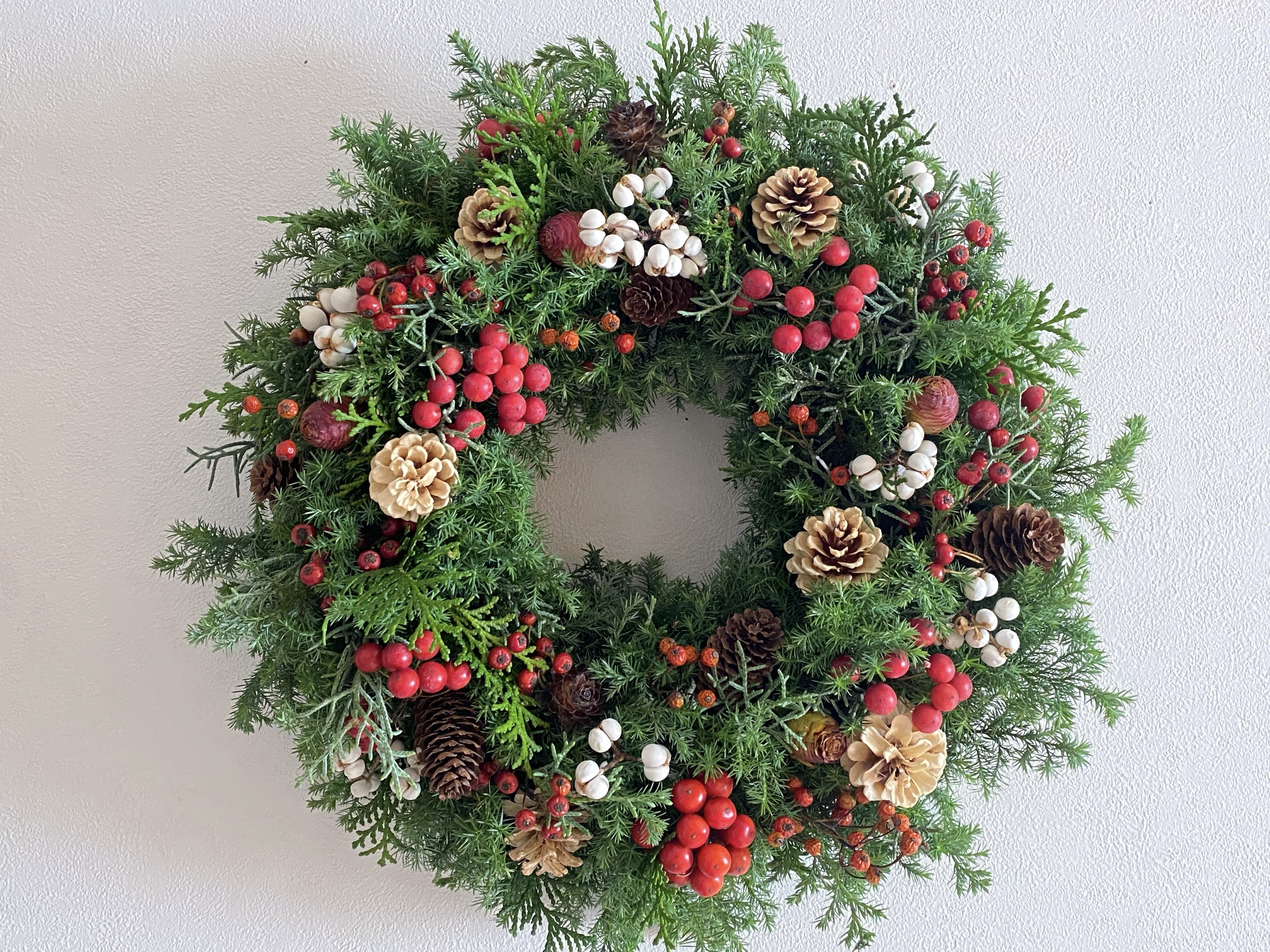 人気No.1/本体 赤い実と木の実たっぷりクリスマスリース フレッシュ 