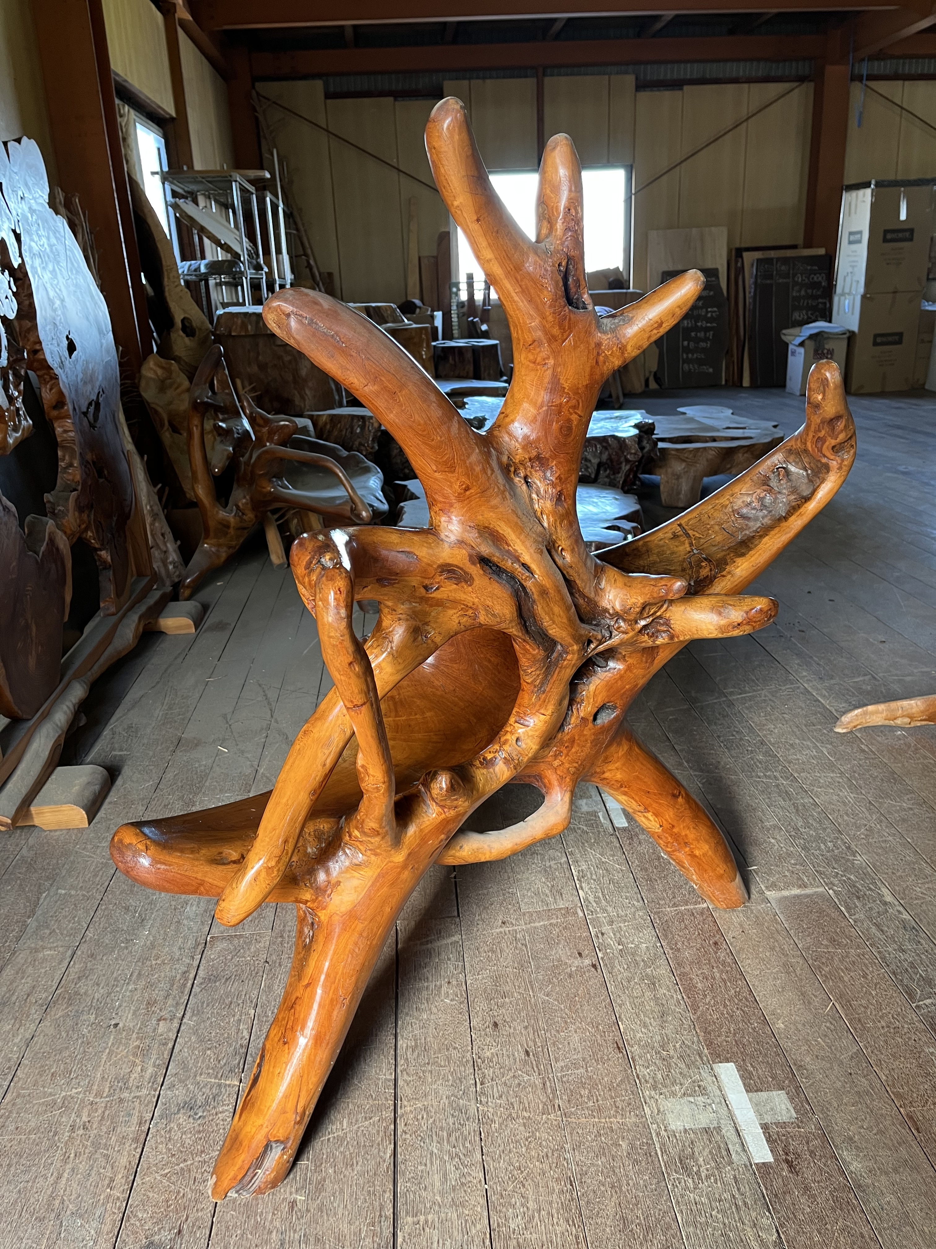 カラーブラウン天然木のオブジェ彫刻椅子001