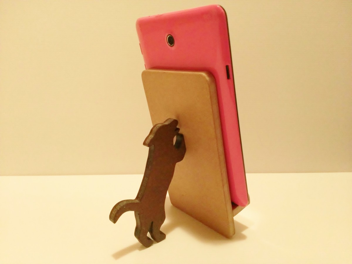 犬が支えるタブレット Ipad Miniスタンド Iichi ハンドメイド クラフト作品 手仕事品の通販