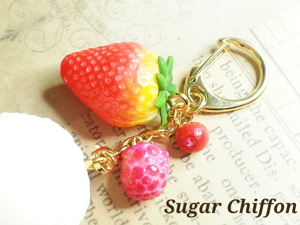 送料無料 コロンと可愛い イチゴのマカロンキーホルダー Iichi ハンドメイド クラフト作品 手仕事品の通販