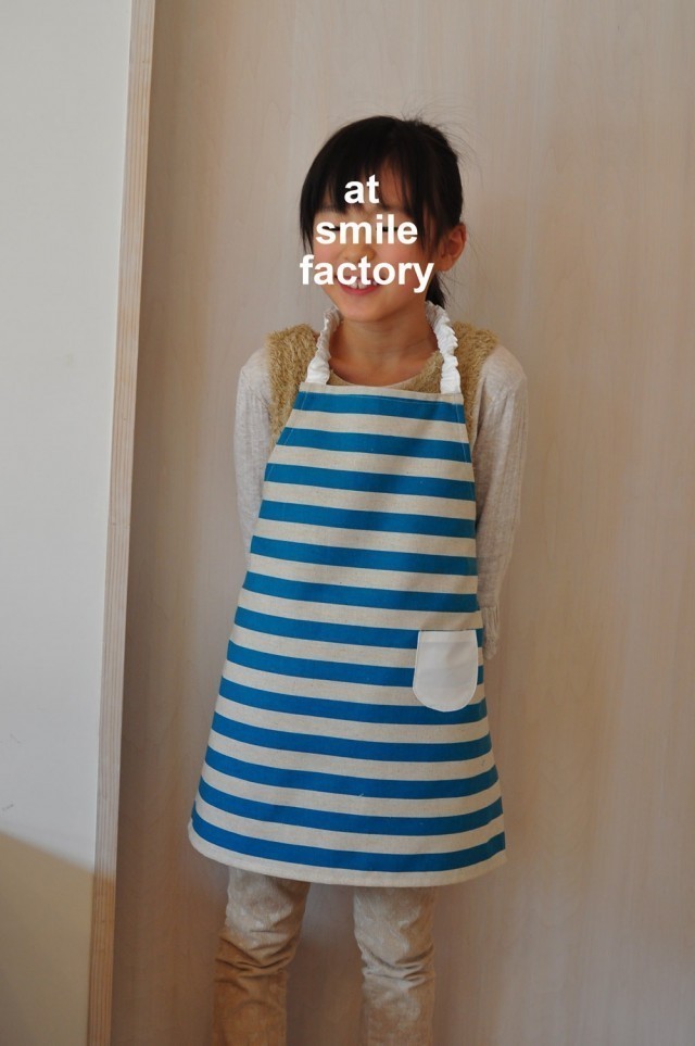 自分で着れる子供エプロン110 130ブルー 送料無料 Iichi ハンドメイド クラフト作品 手仕事品の通販