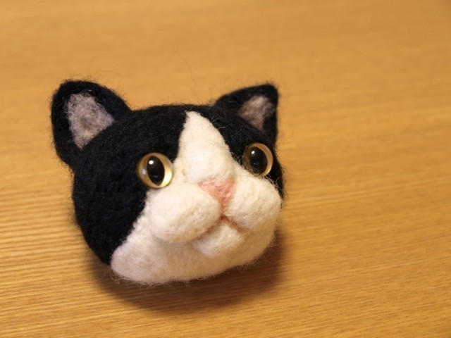 羊毛フェルト 【なまくびストラップ】 はちわれ猫ちゃん iichi ハンドメイド・クラフト作品・手仕事品の通販