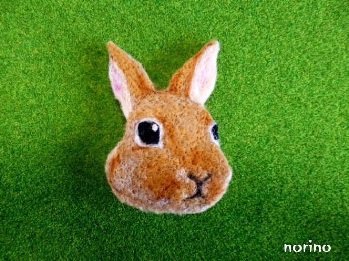 羊毛フェルト うさぎさんブローチ Iichi ハンドメイド クラフト作品 手仕事品の通販