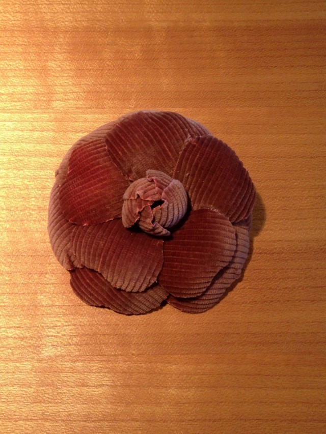 コーデュロイのエンジン色のカメリア Iichi ハンドメイド クラフト作品 手仕事品の通販