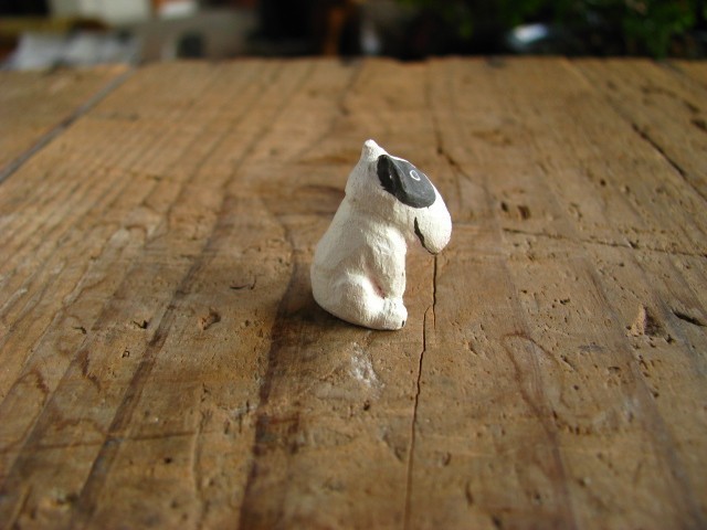 小さな小さな木彫りの犬 ブルテリア Iichi ハンドメイド クラフト作品 手仕事品の通販