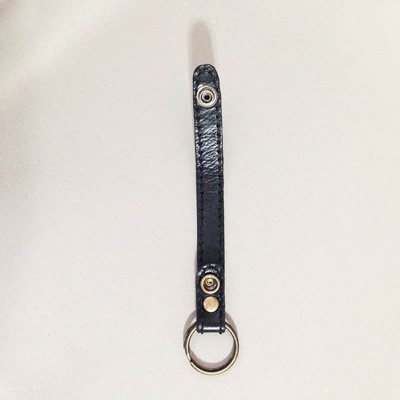 手縫いステッチのキーベルト 黒 黒ステッチ Iichi ハンドメイド クラフト作品 手仕事品の通販