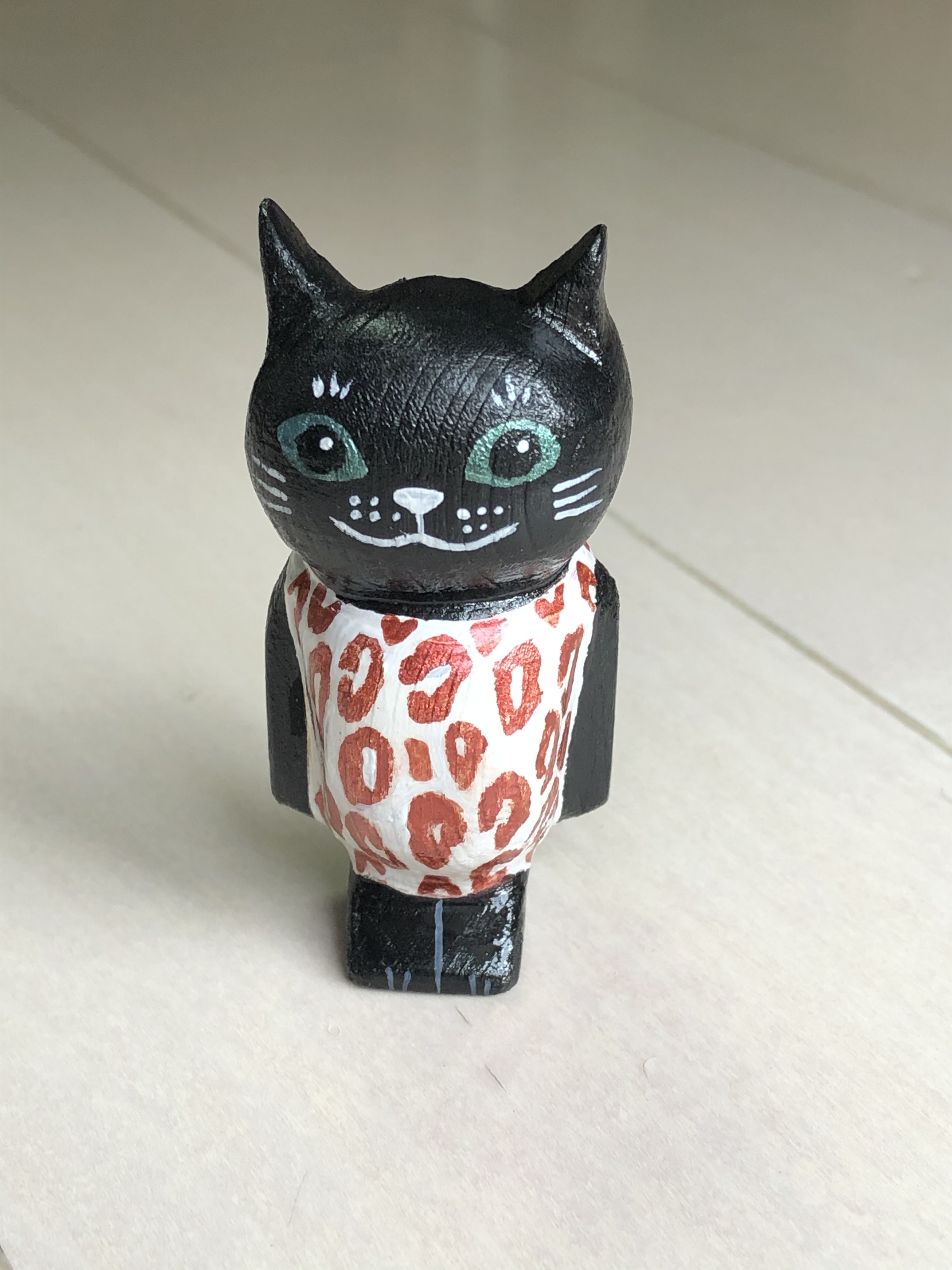 ヒョウ柄の服を着た黒猫マグネット Iichi ハンドメイド クラフト作品 手仕事品の通販
