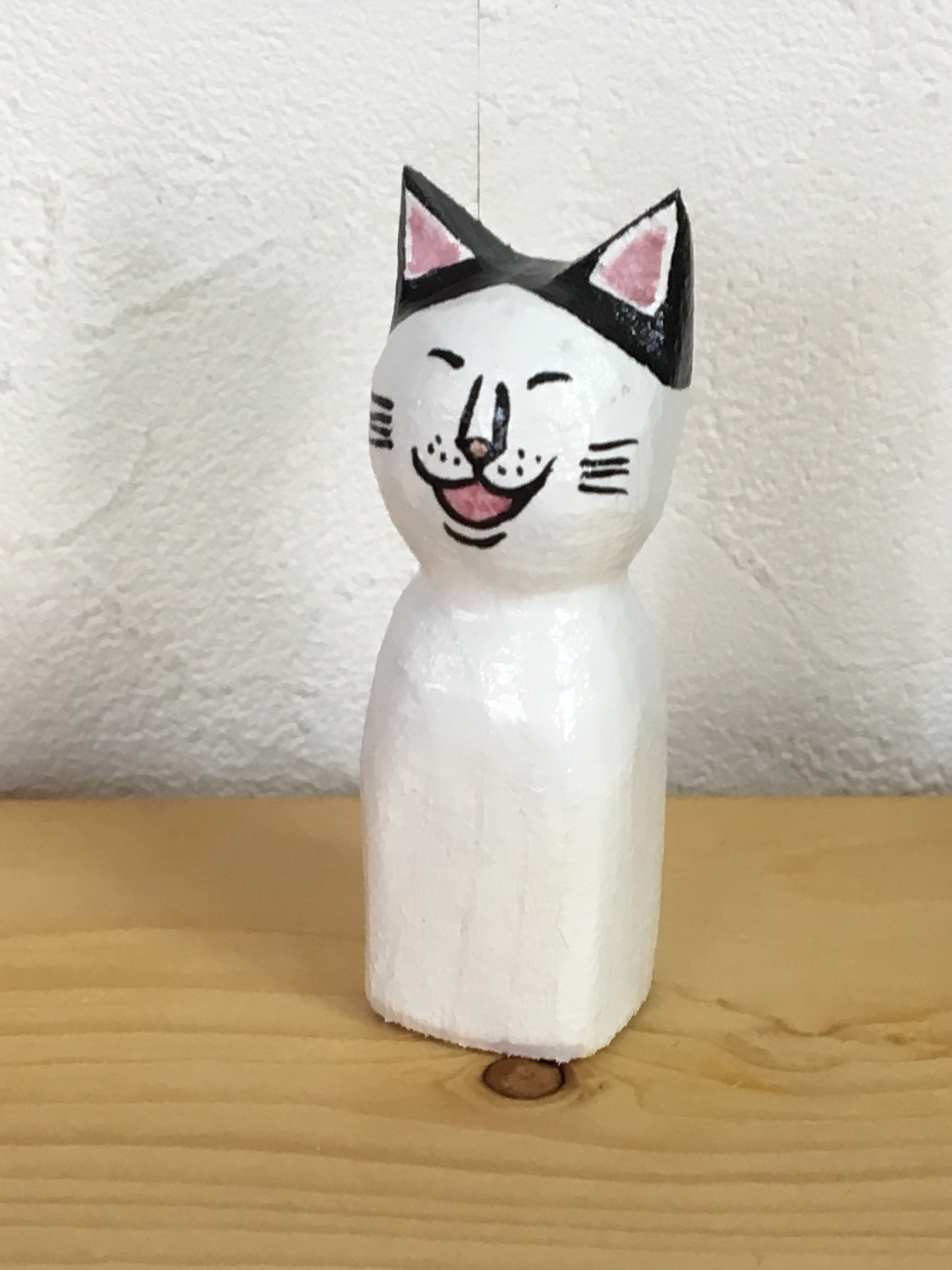 木彫り猫 白黒  iichi ハンドメイド・クラフト作品・手仕事品の通販