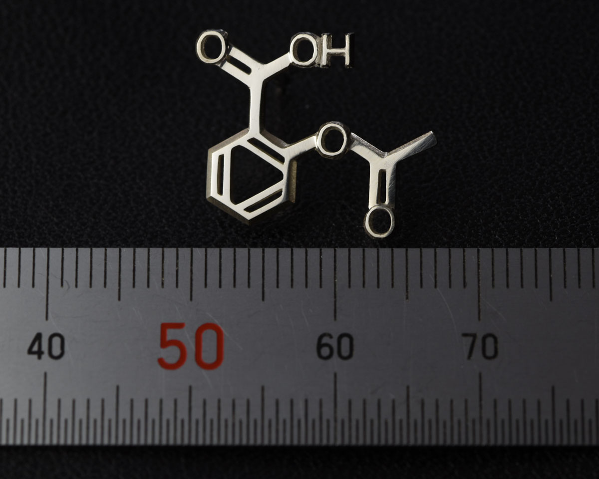 アセチルサリチル酸 化学式ピアス 片耳 Iichi ハンドメイド クラフト作品 手仕事品の通販