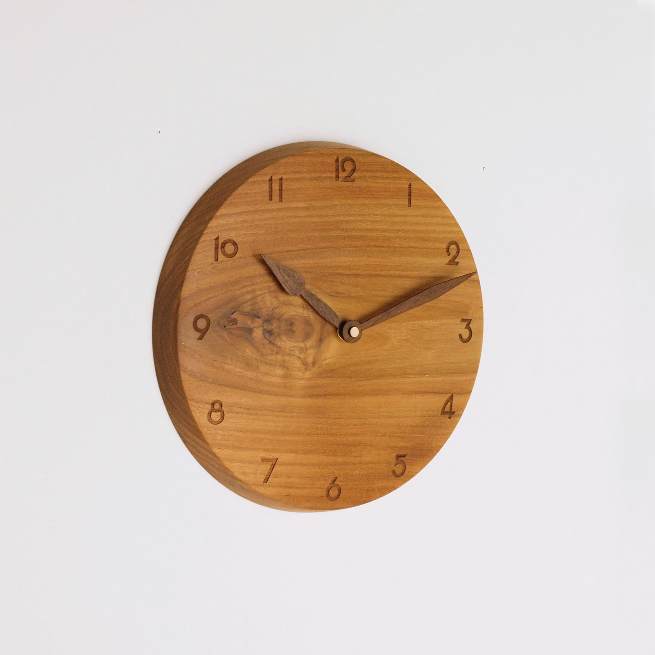 木製 掛け時計 丸型 チーク材23 | iichi ハンドメイド・クラフト作品・手仕事品の通販