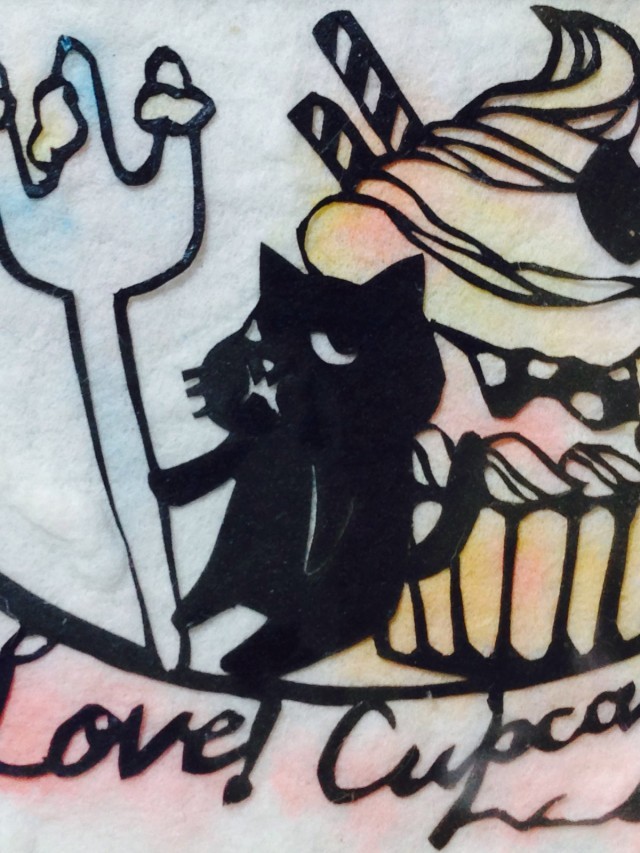 ミニ切り絵 なまいき猫ちゃんとカップケーキ2 Iichi ハンドメイド クラフト作品 手仕事品の通販