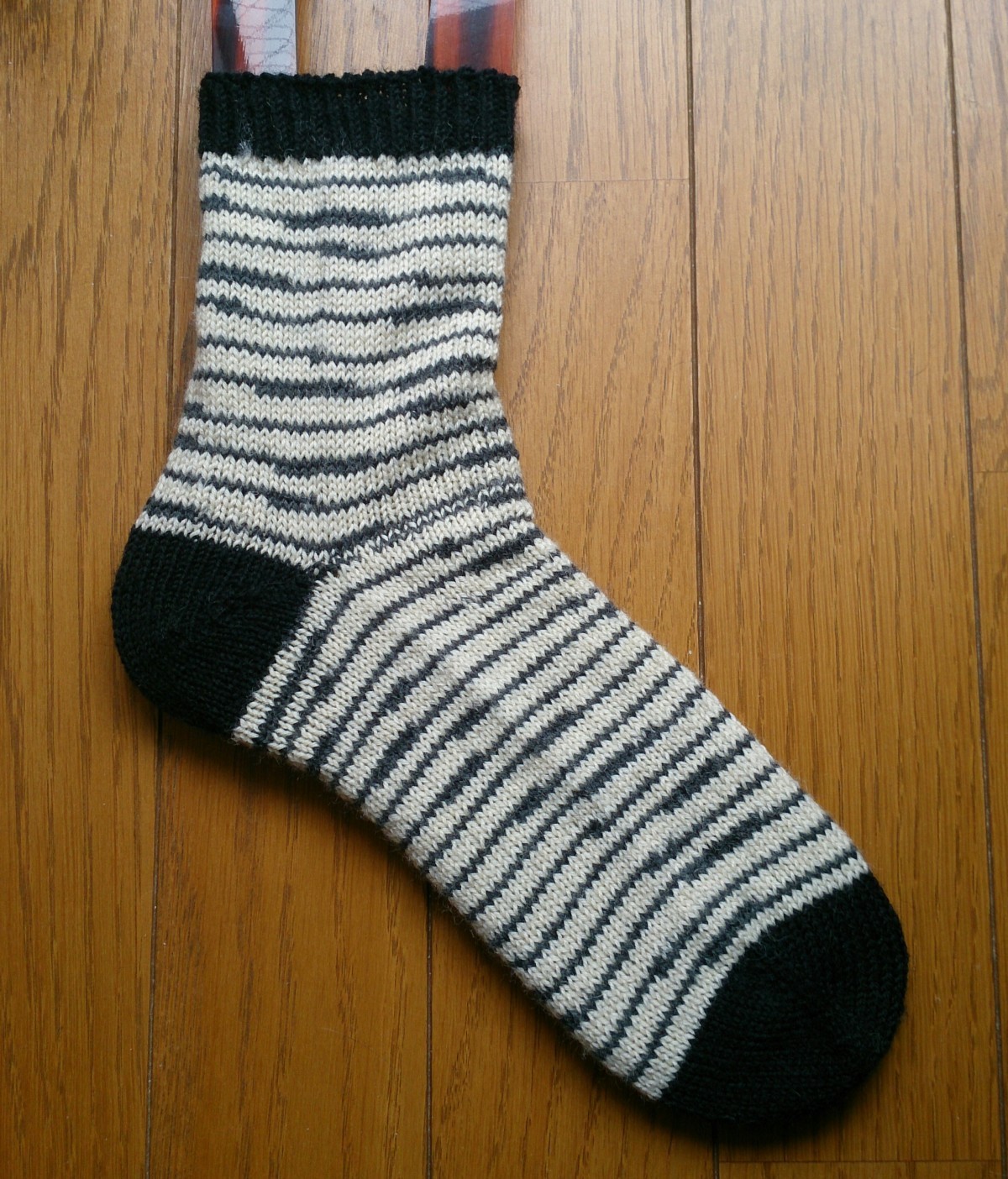 手編み靴下 Opal ゼブラ 訳あり品 Iichi ハンドメイド クラフト作品 手仕事品の通販