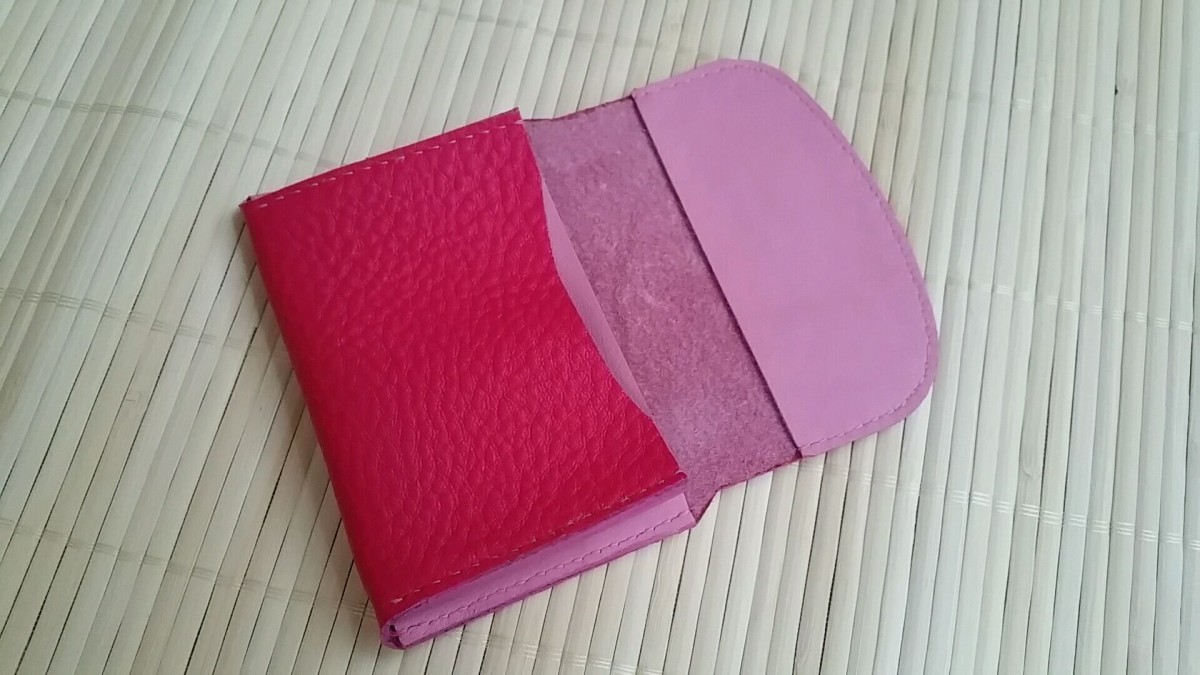 きれいなピンクの３ポケット名刺入れ Iichi ハンドメイド クラフト作品 手仕事品の通販