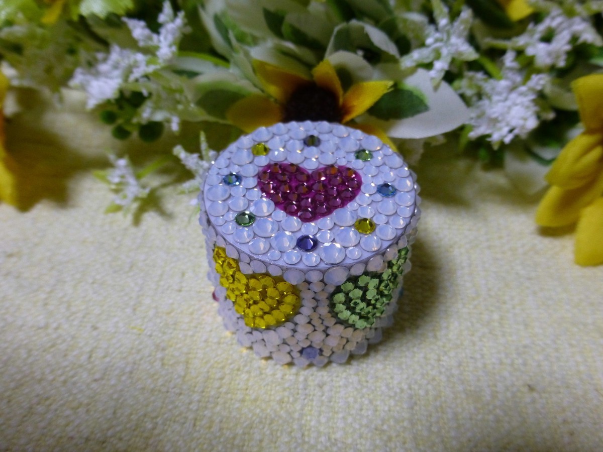 デコペットボトルキャップ カラフルなハートたち Iichi ハンドメイド クラフト作品 手仕事品の通販