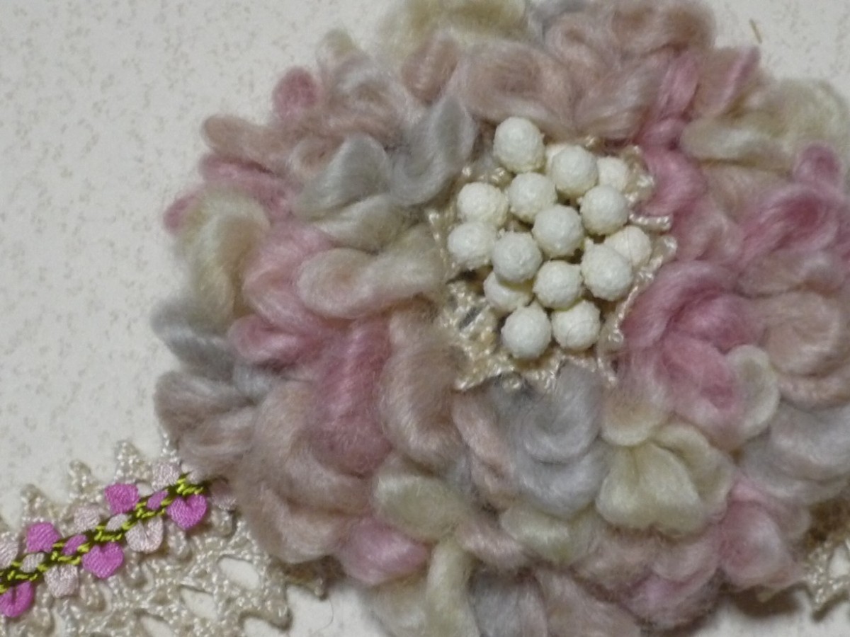 プリプリ毛糸のふんわりコサージュ スモーキ ピンク Iichi ハンドメイド クラフト作品 手仕事品の通販