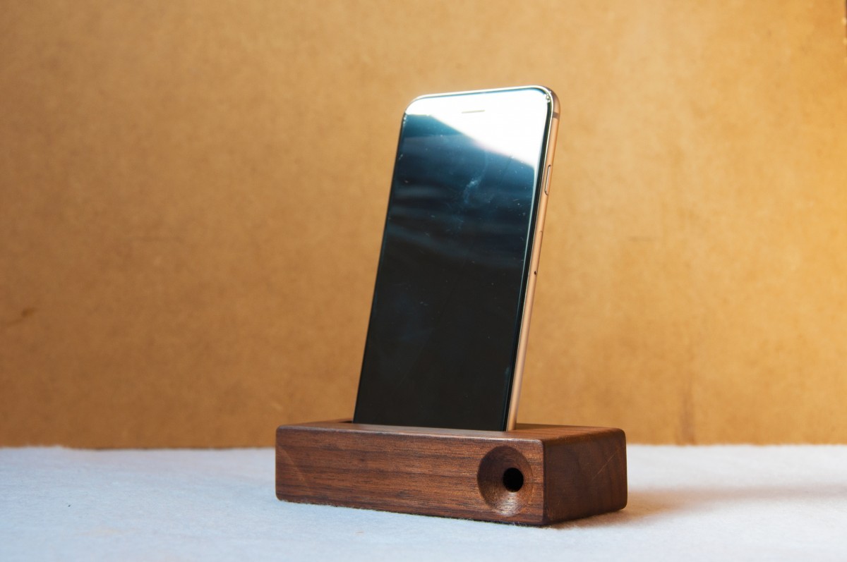 iphone stand for pictures