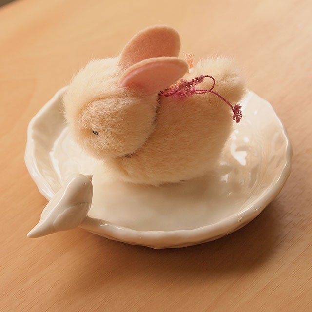 再販 ちいさなぬいぐるみうさぎベージュ お花のビーズ Iichi ハンドメイド クラフト作品 手仕事品の通販