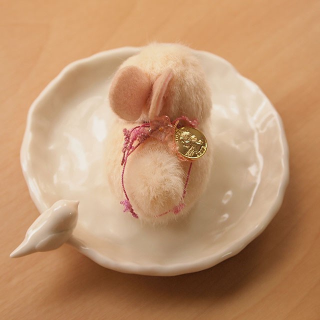 再販 ちいさなぬいぐるみうさぎベージュ お花のビーズ Iichi ハンドメイド クラフト作品 手仕事品の通販