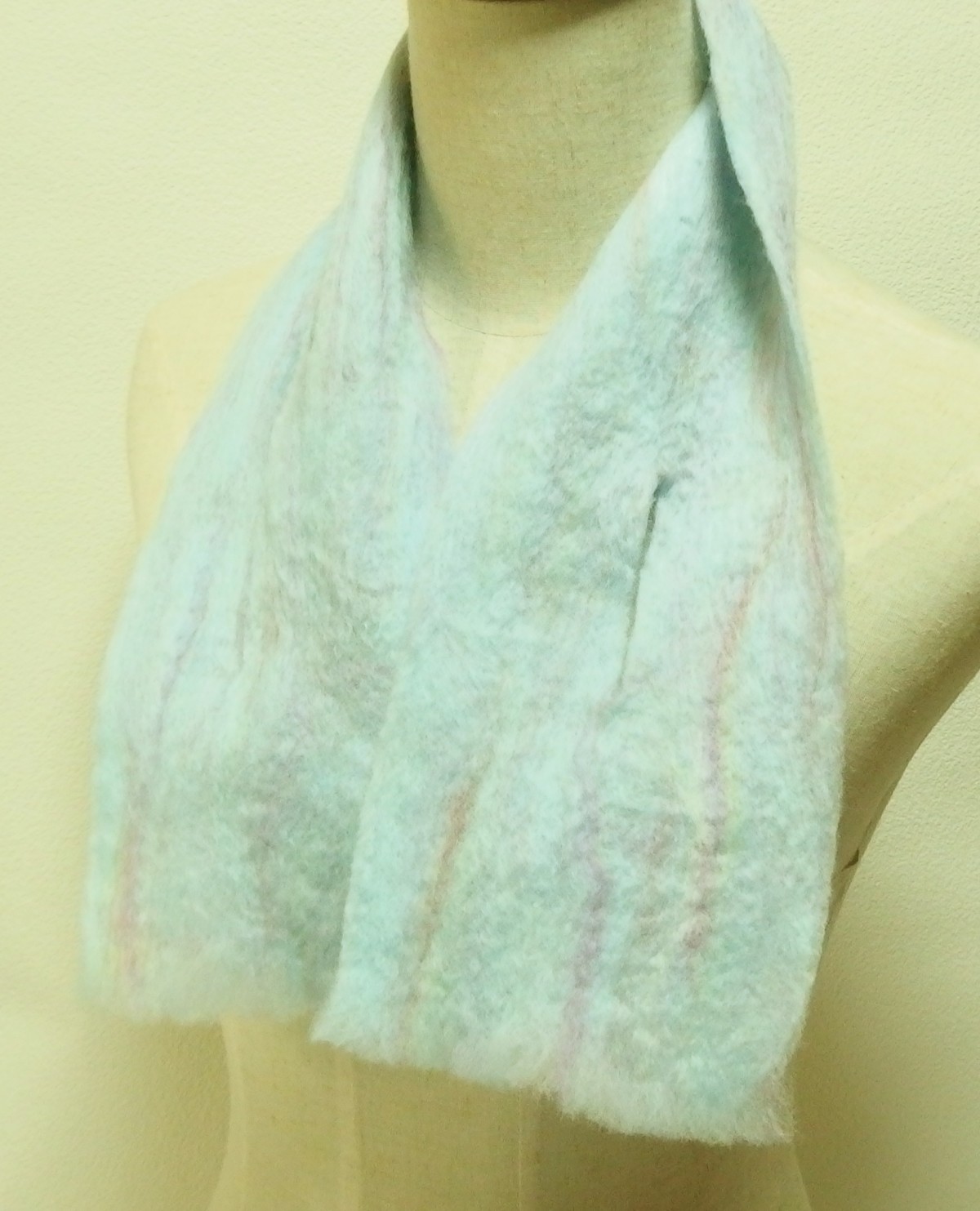 淡い水色のフェルトミニマフラー Iichi ハンドメイド クラフト作品 手仕事品の通販