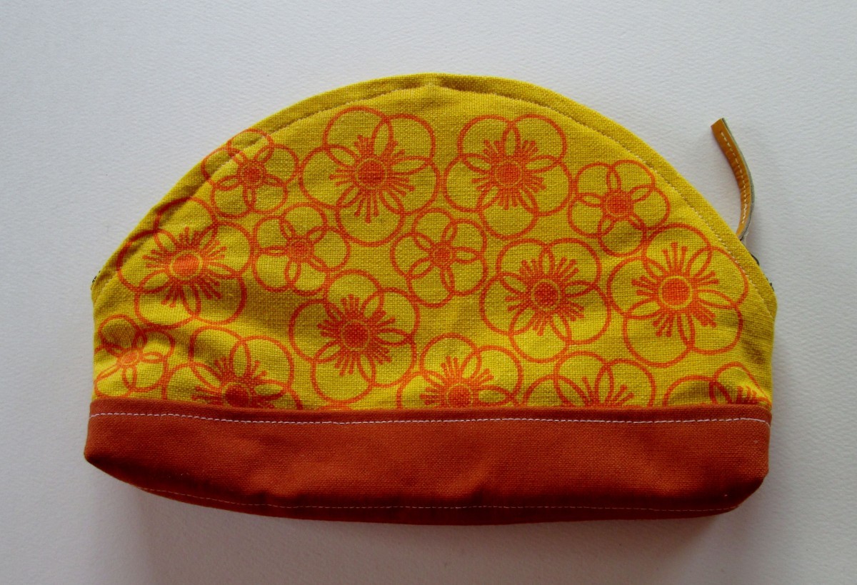 線描きのオレンジの花のポーチ Iichi ハンドメイド クラフト作品 手仕事品の通販