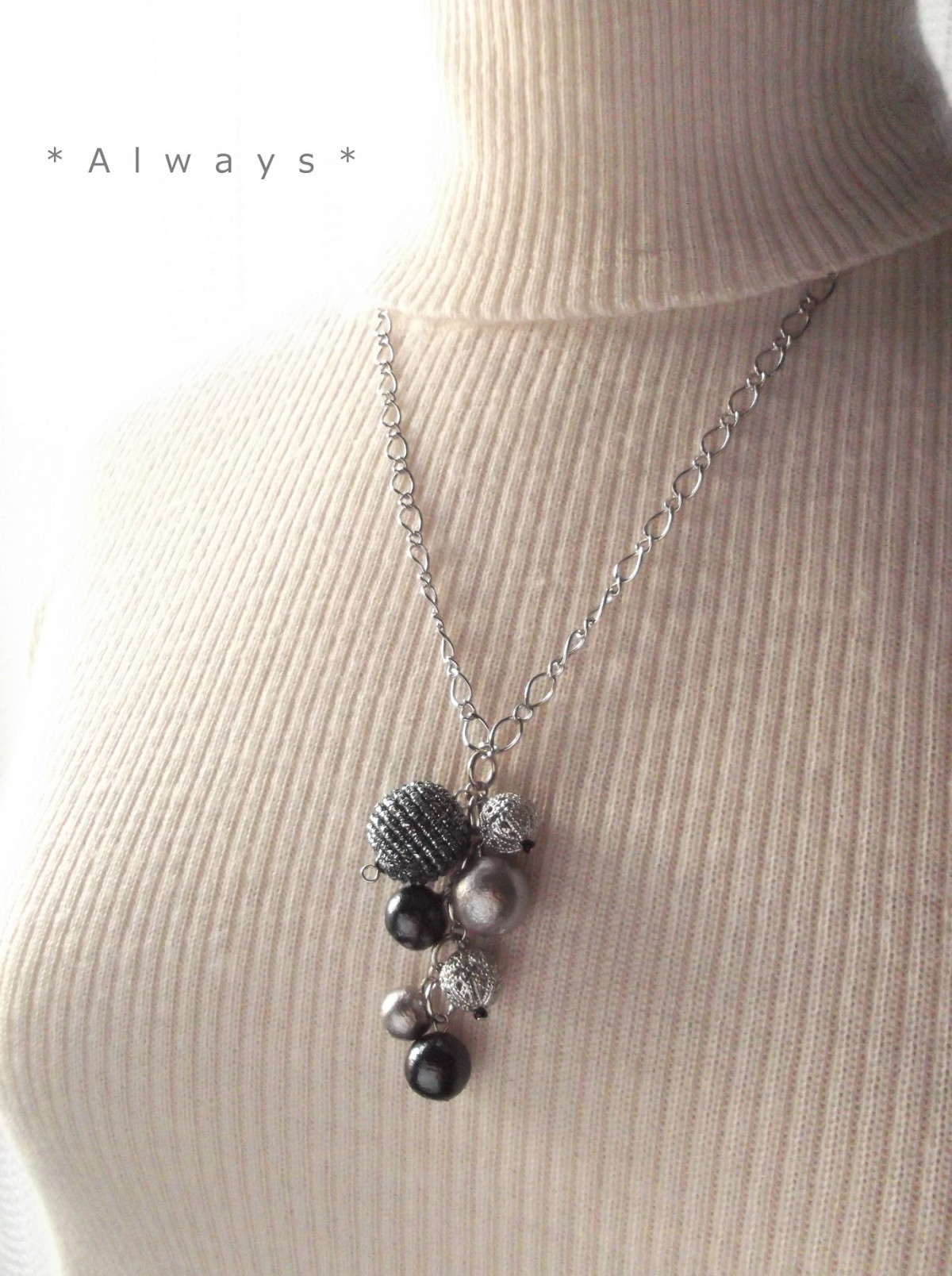 再再販 クールな冬の実ネックレス Iichi ハンドメイド クラフト作品 手仕事品の通販