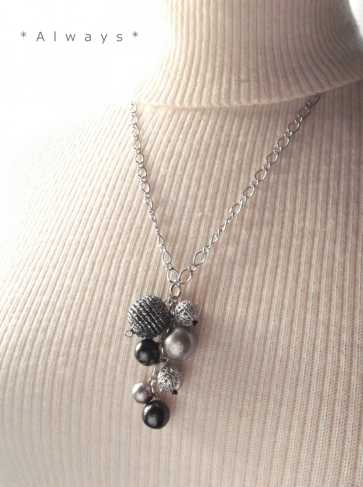 再再販 クールな冬の実ネックレス Iichi ハンドメイド クラフト作品 手仕事品の通販