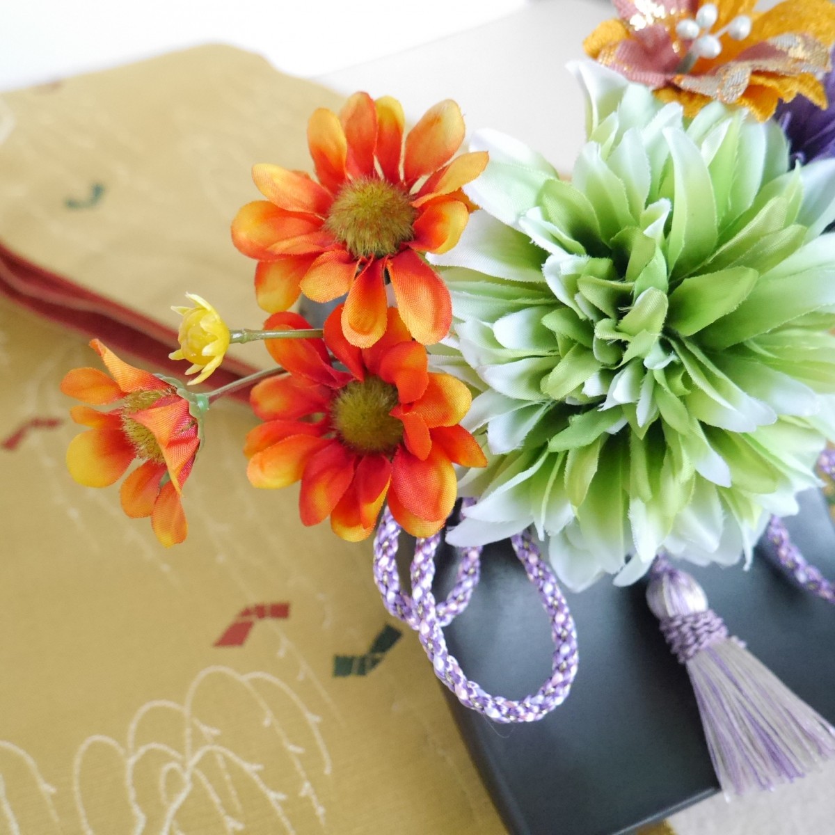 オレンジ色のマムの髪飾り Iichi ハンドメイド クラフト作品 手仕事品の通販