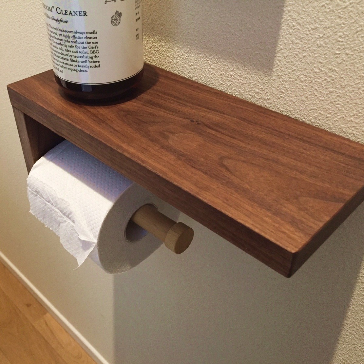 ウォルナット無垢材のトイレットペーパーホルダー Iichi ハンドメイド クラフト作品 手仕事品の通販