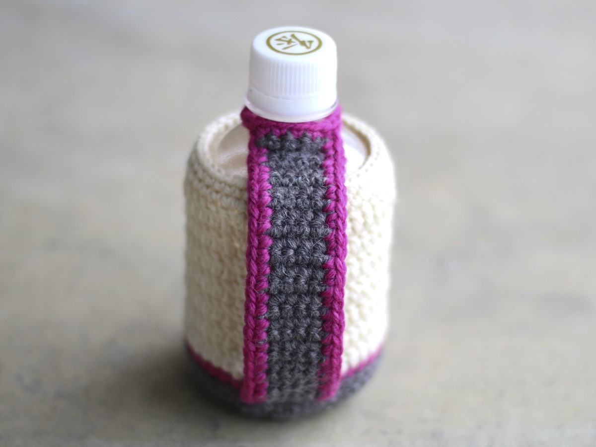 ニット編みの280mlペットボトルホルダー ストラップ付き Iichi ハンドメイド クラフト作品 手仕事品の通販