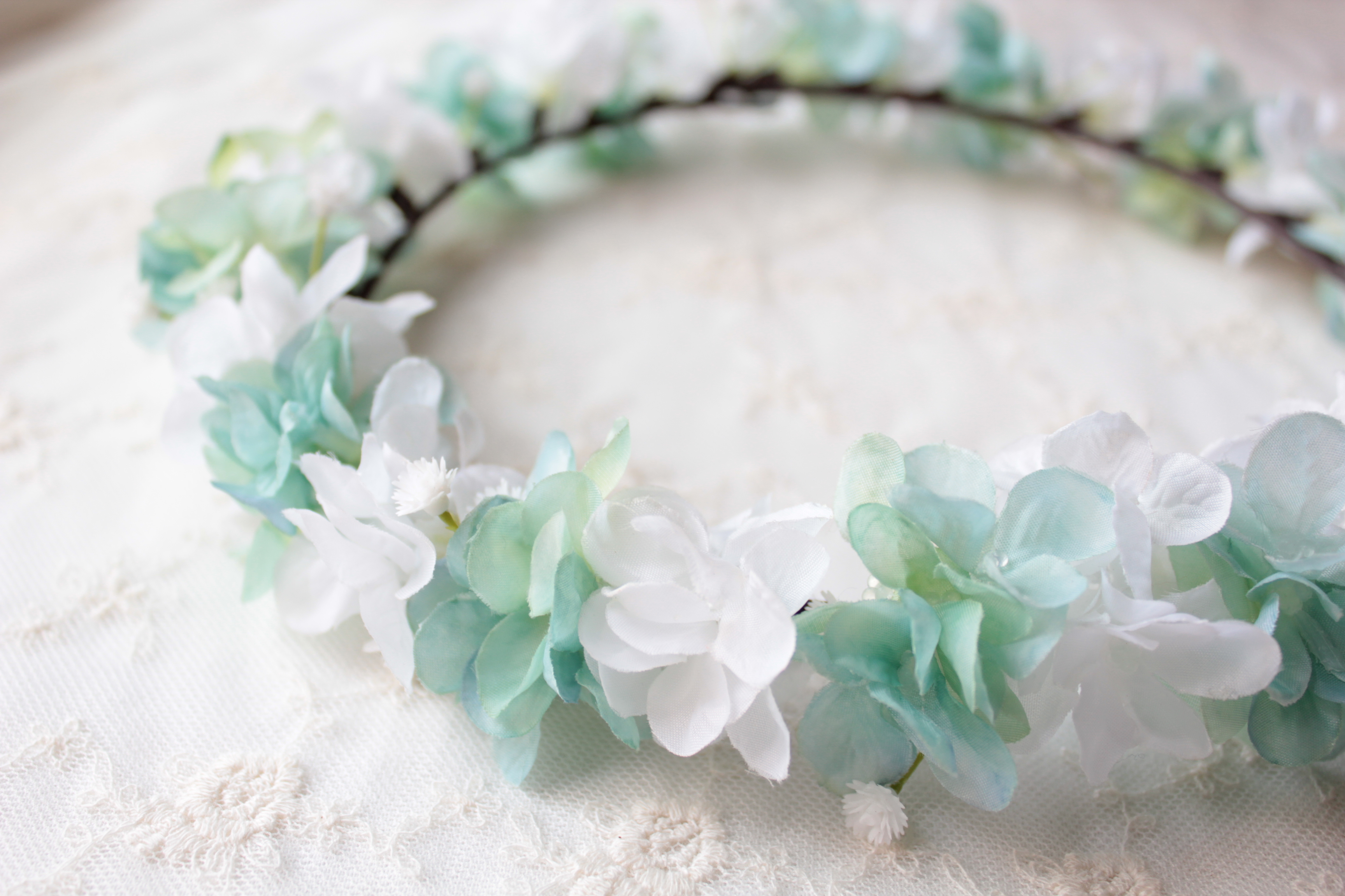 花かんむり ホワイト ペールブルーのアジサイの花冠 Iichi ハンドメイド クラフト作品 手仕事品の通販