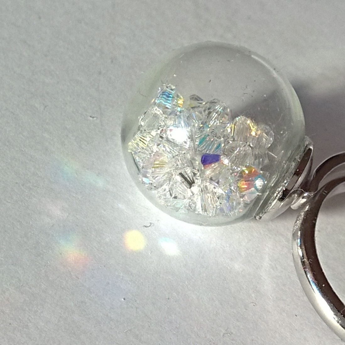 ガラスドームの スワロフスキー 春色クリスタルオーロラ リング クリスタル ホログラムスター Iichi ハンドメイド クラフト作品 手仕事品の通販