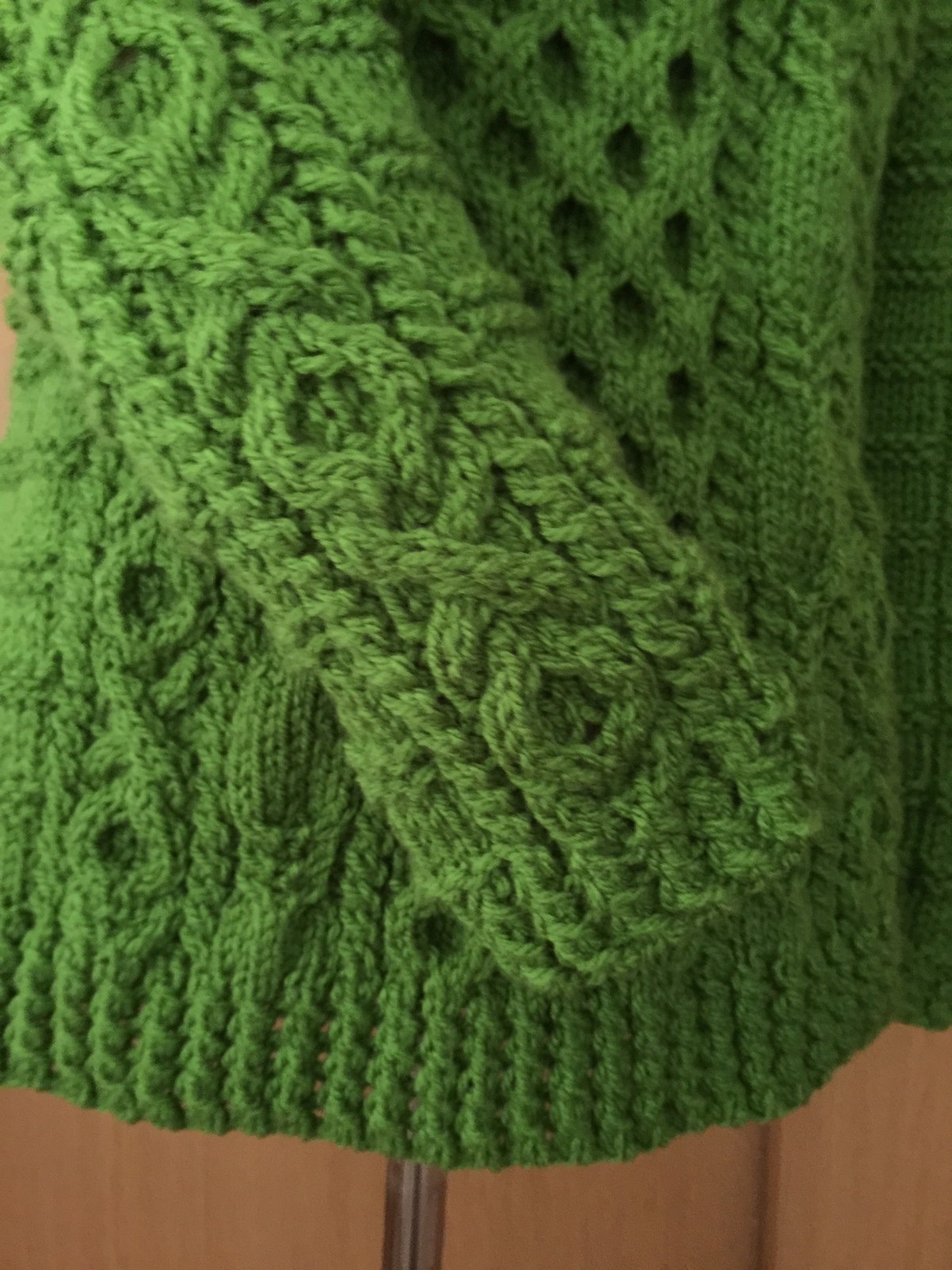 丸バツ模様のアラン模様セーター Iichi ハンドメイド クラフト作品 手仕事品の通販