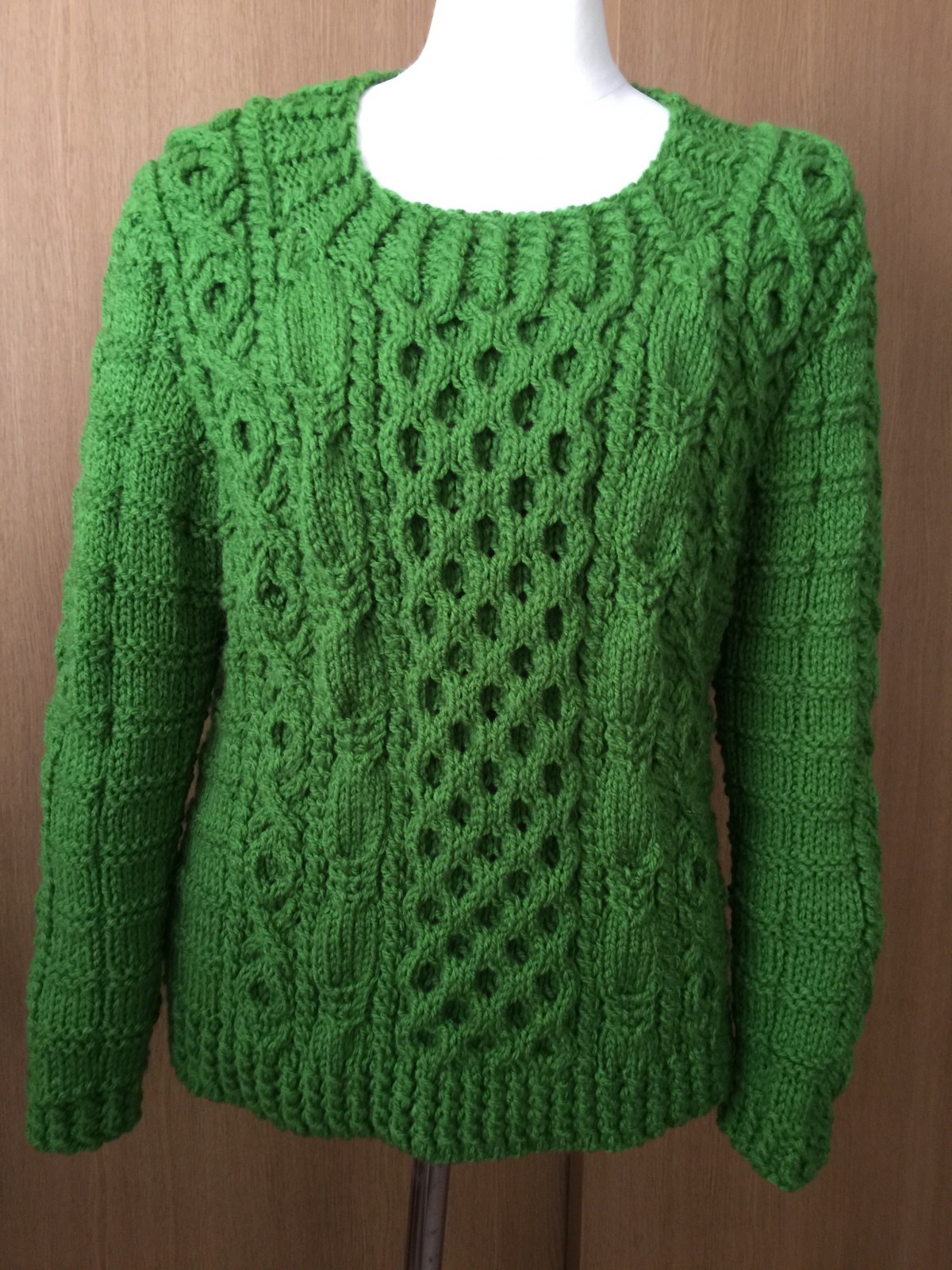 丸バツ模様のアラン模様セーター Iichi ハンドメイド クラフト作品 手仕事品の通販